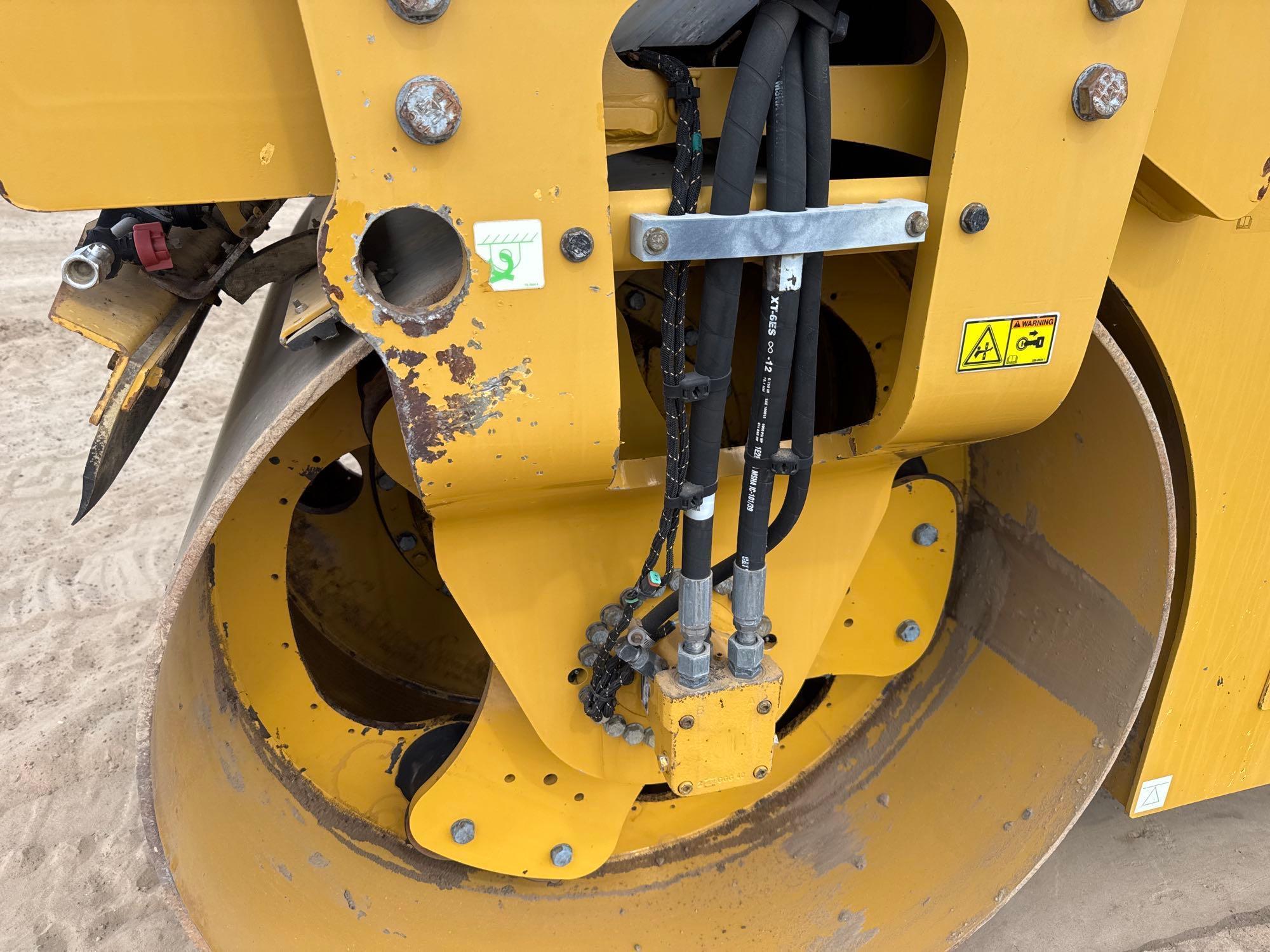 2015 Caterpillar CB54B