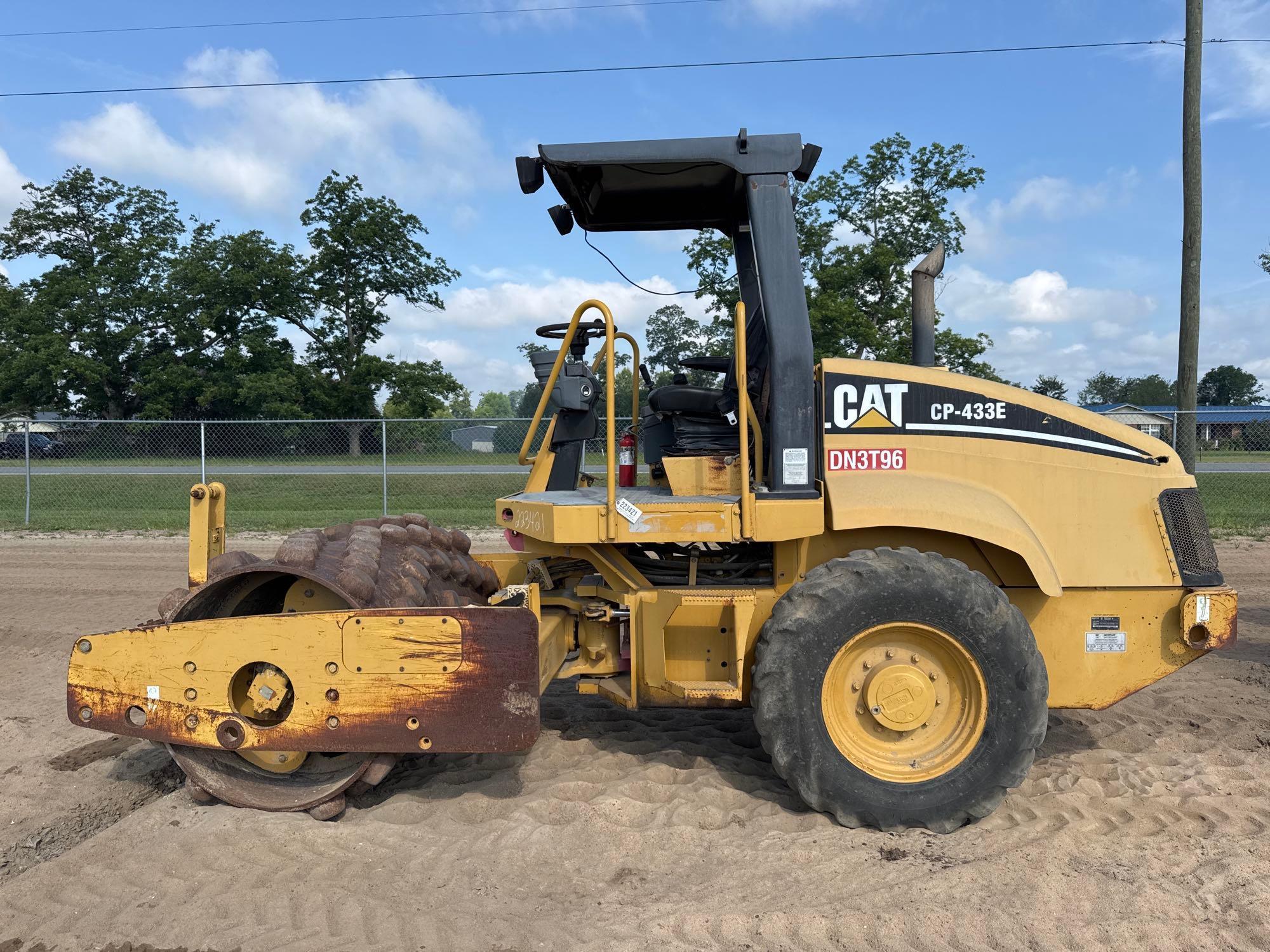 Photo of a  Caterpillar CP-433E