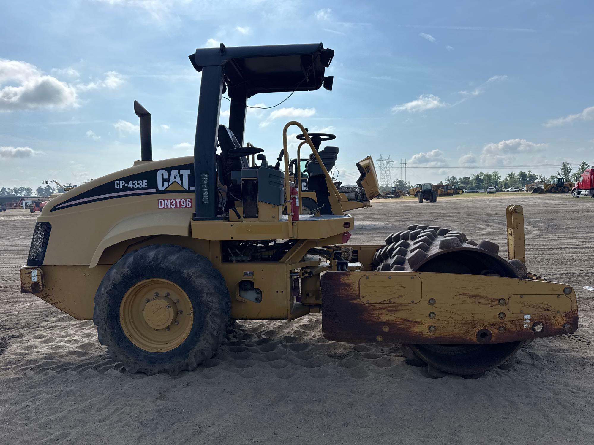 2003 Caterpillar CP-433E