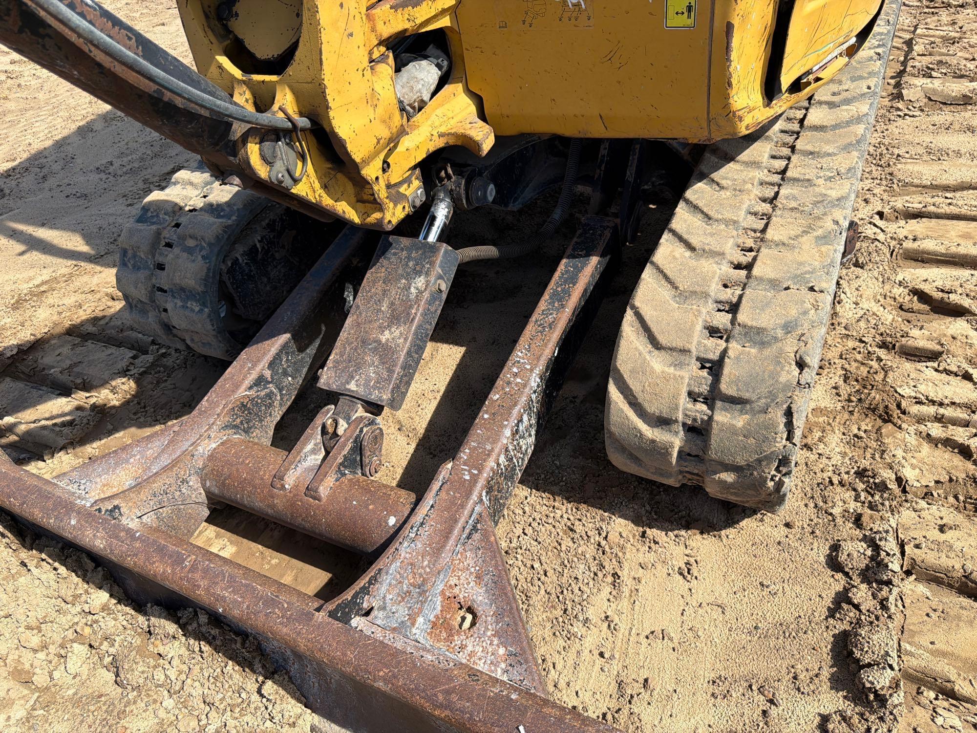 2015 Caterpillar 303
