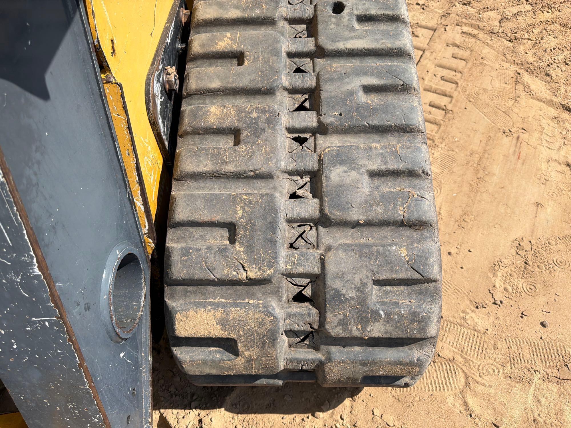 2016 John Deere 329E