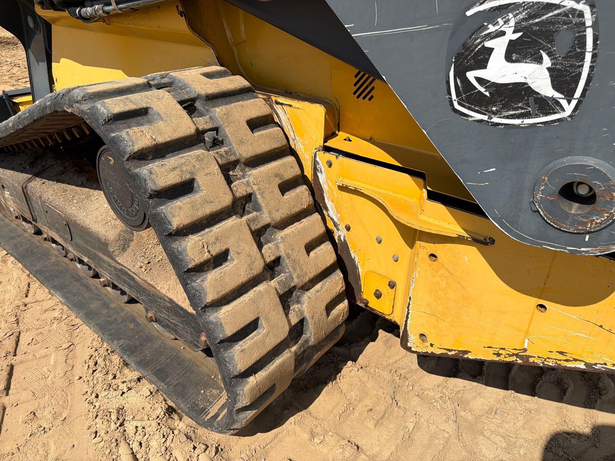 2016 John Deere 329E