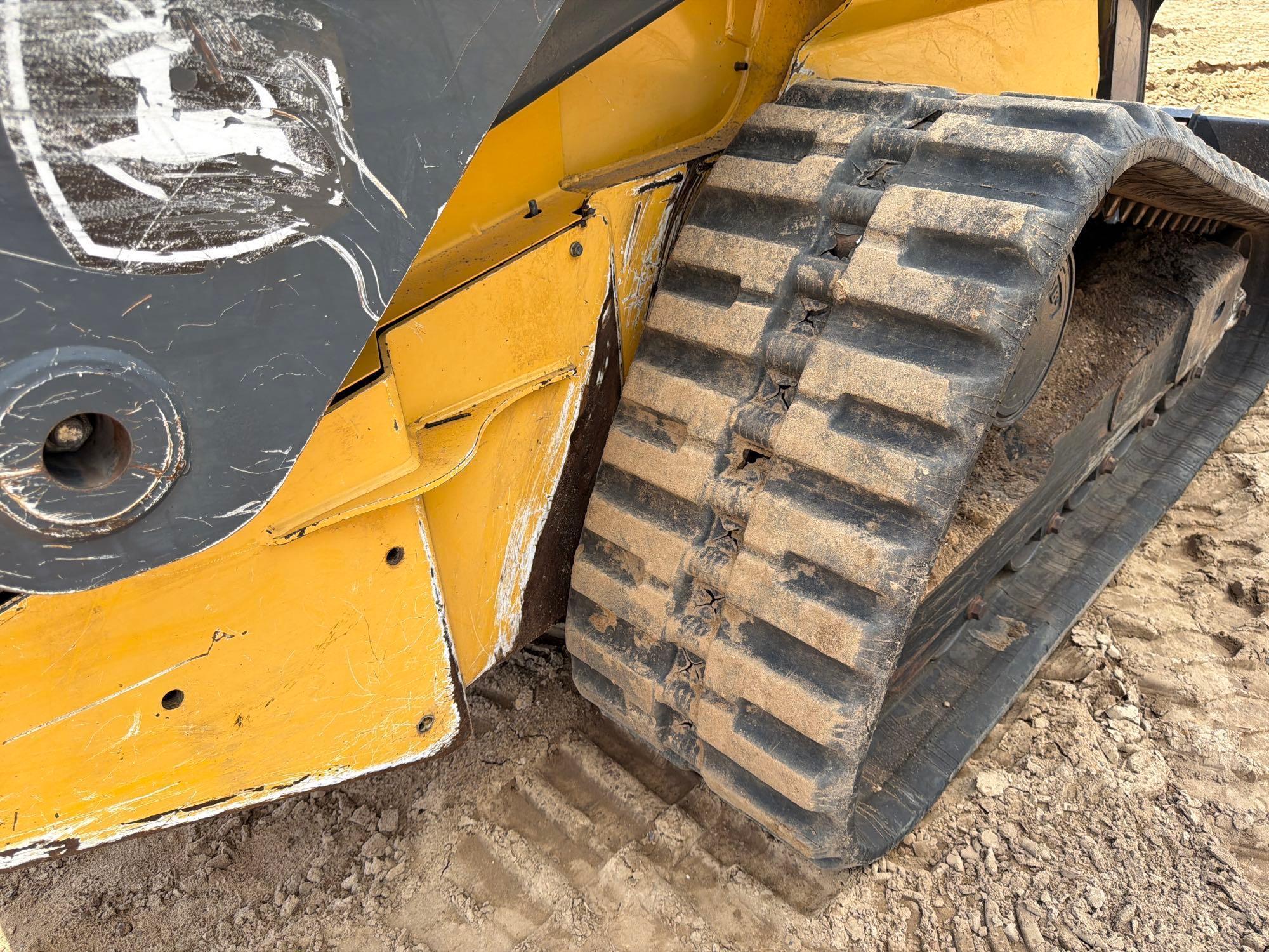 2016 John Deere 329E