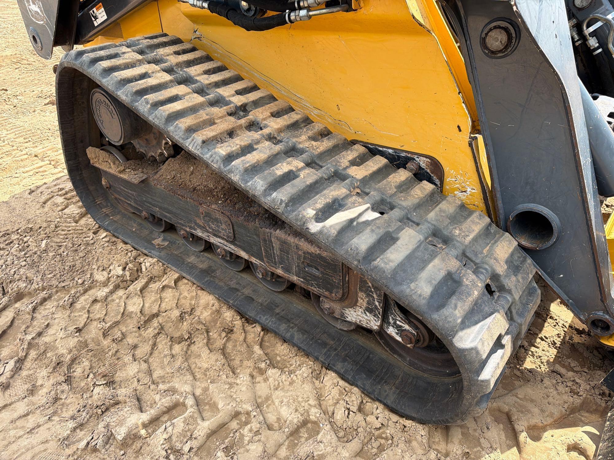 2016 John Deere 329E