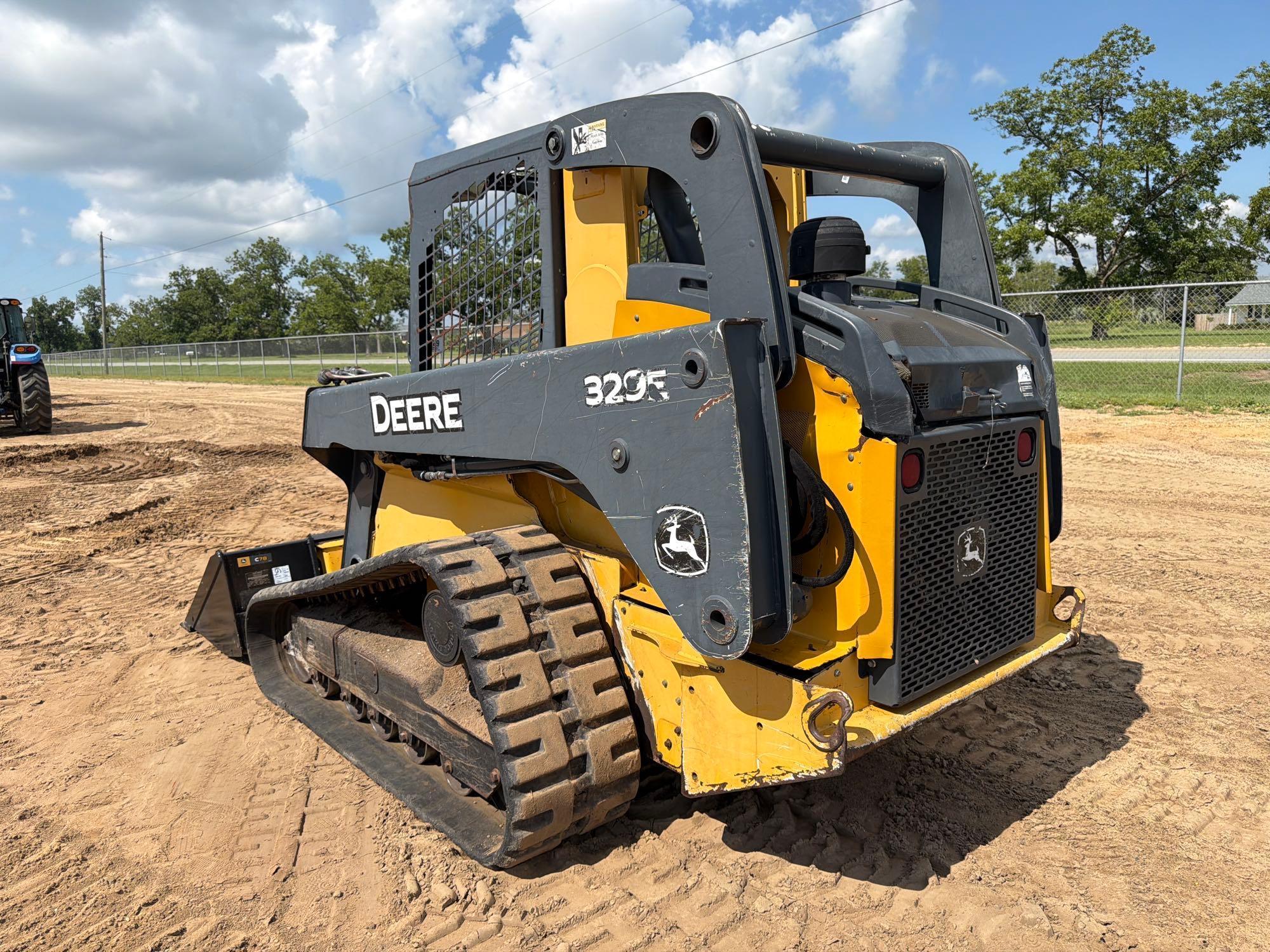 2016 John Deere 329E