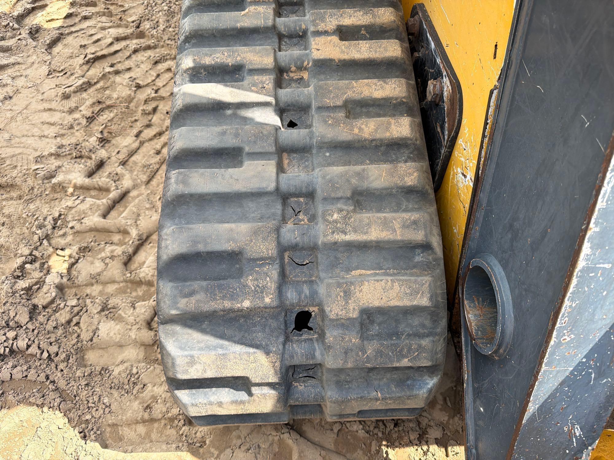2016 John Deere 329E