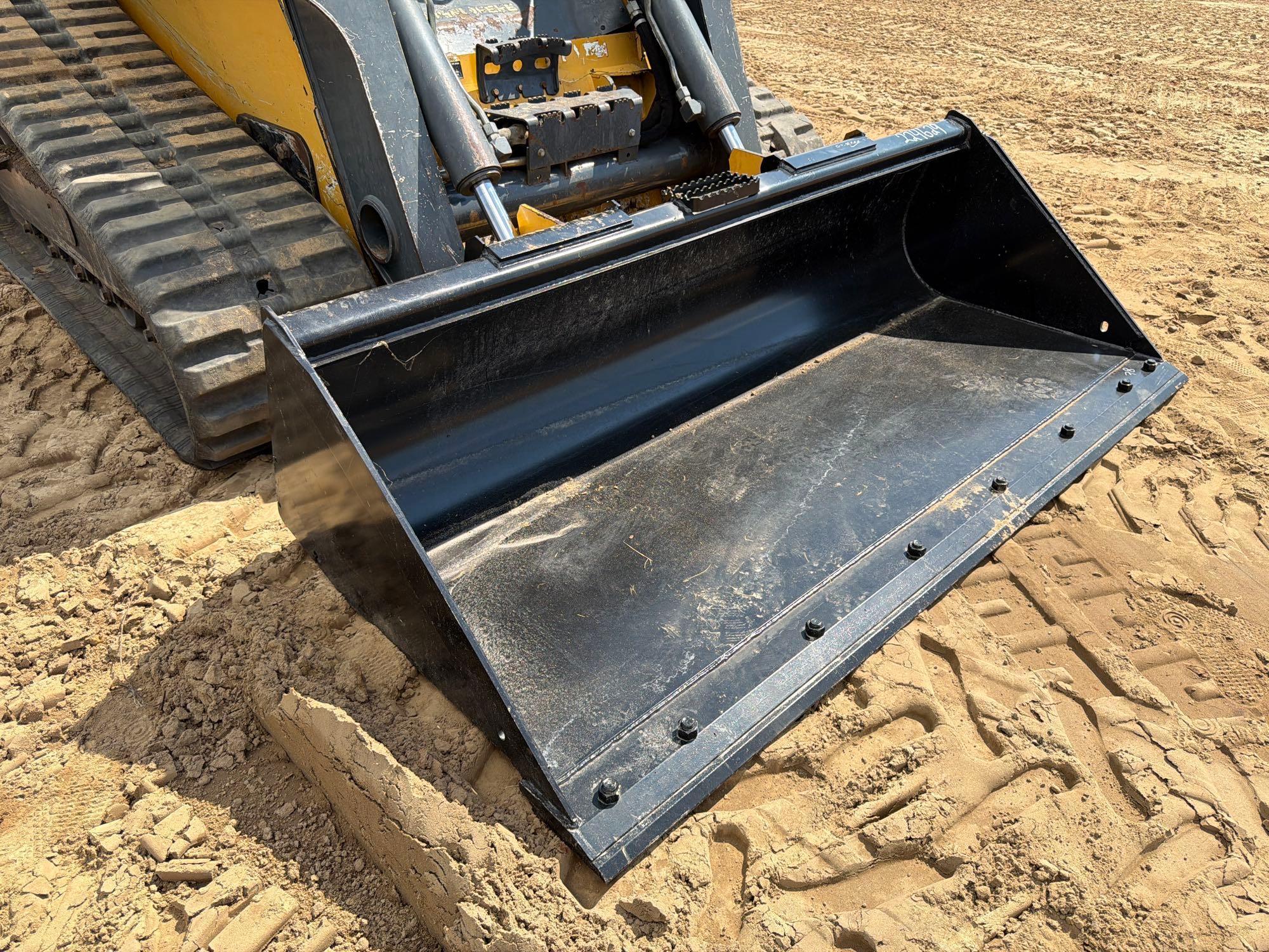 2016 John Deere 329E