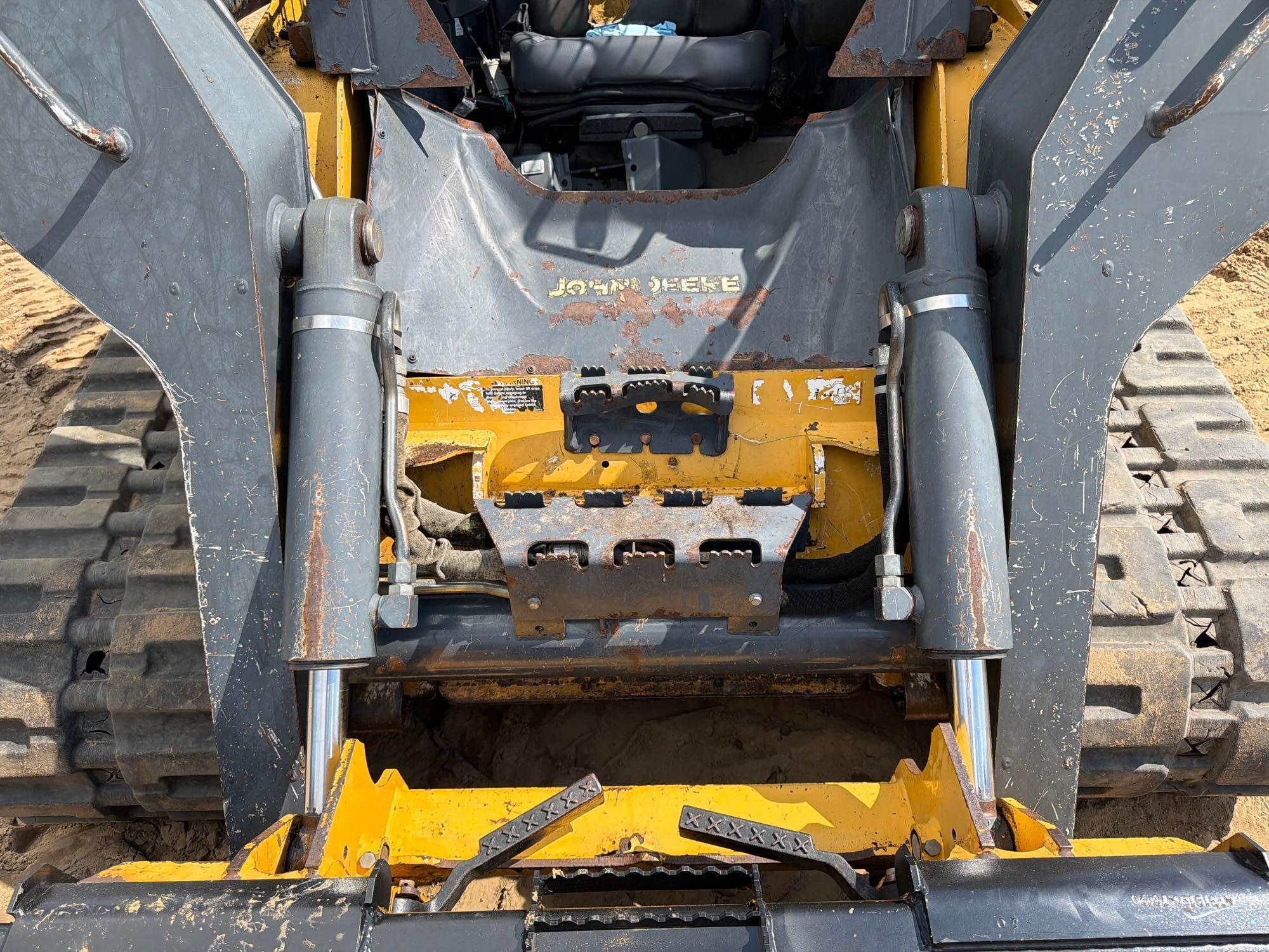 2016 John Deere 329E
