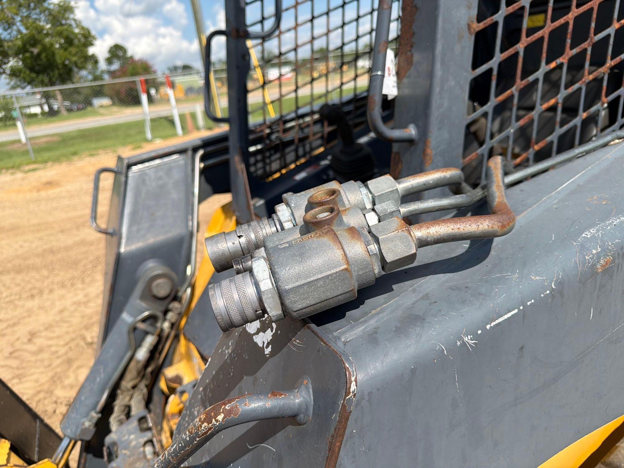 2016 John Deere 329E