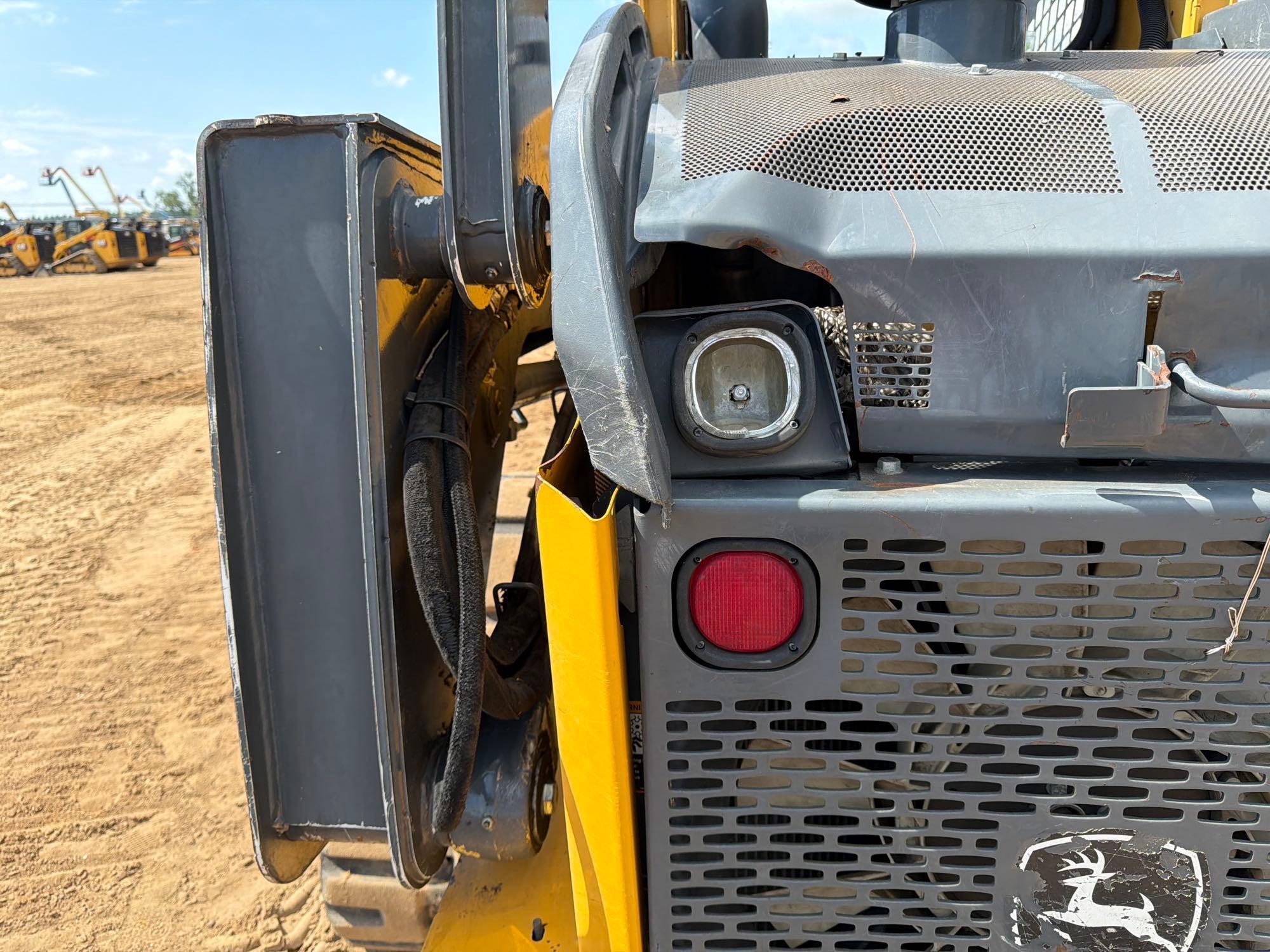2016 John Deere 329E