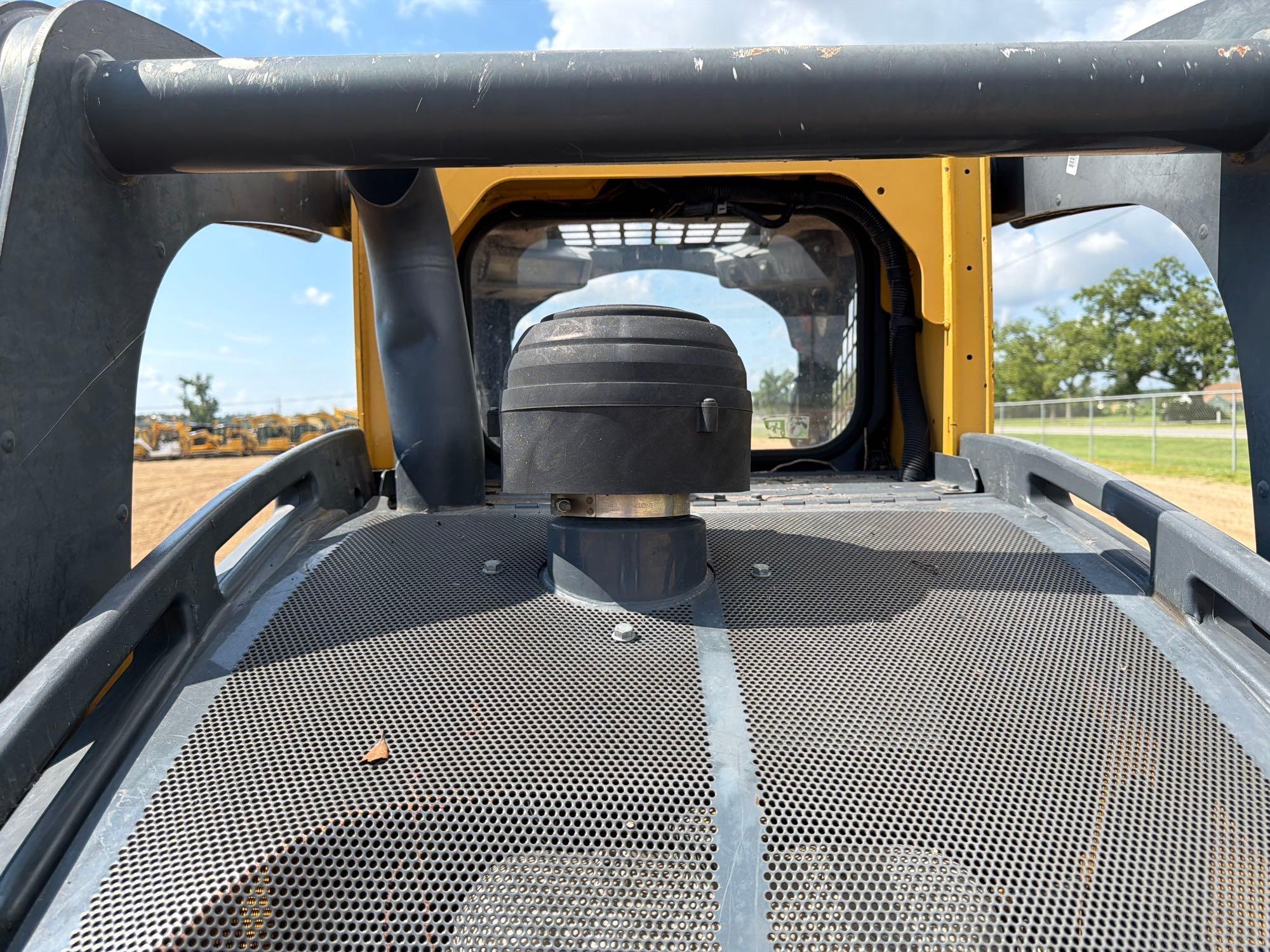 2016 John Deere 329E