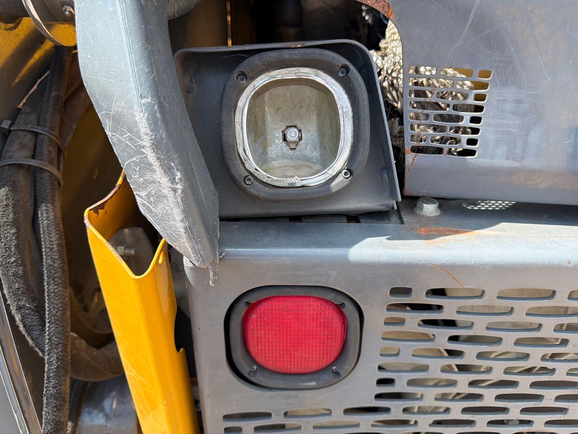 2016 John Deere 329E