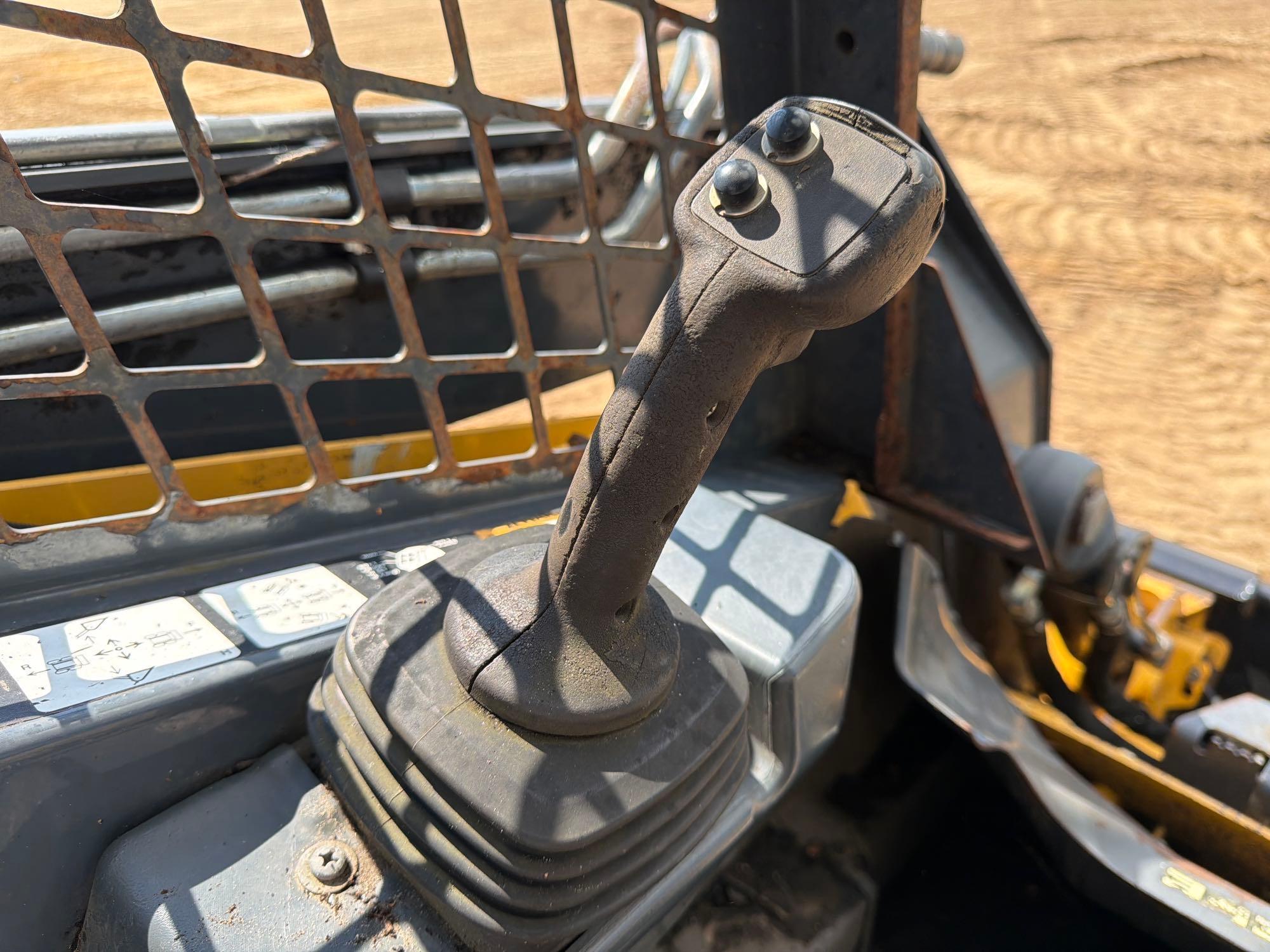 2016 John Deere 329E