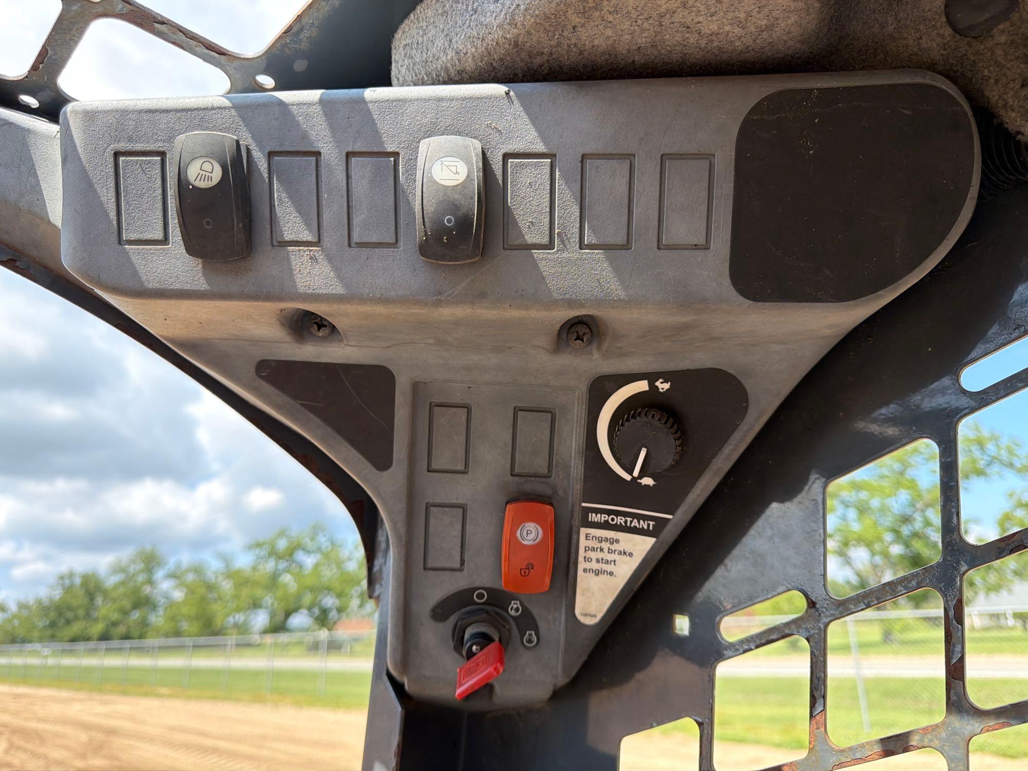 2016 John Deere 329E