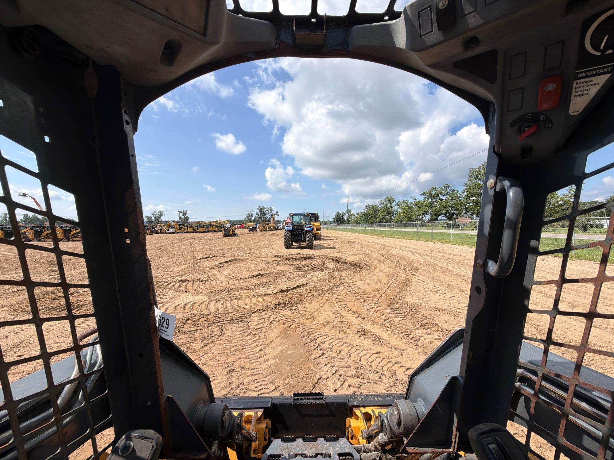 2016 John Deere 329E