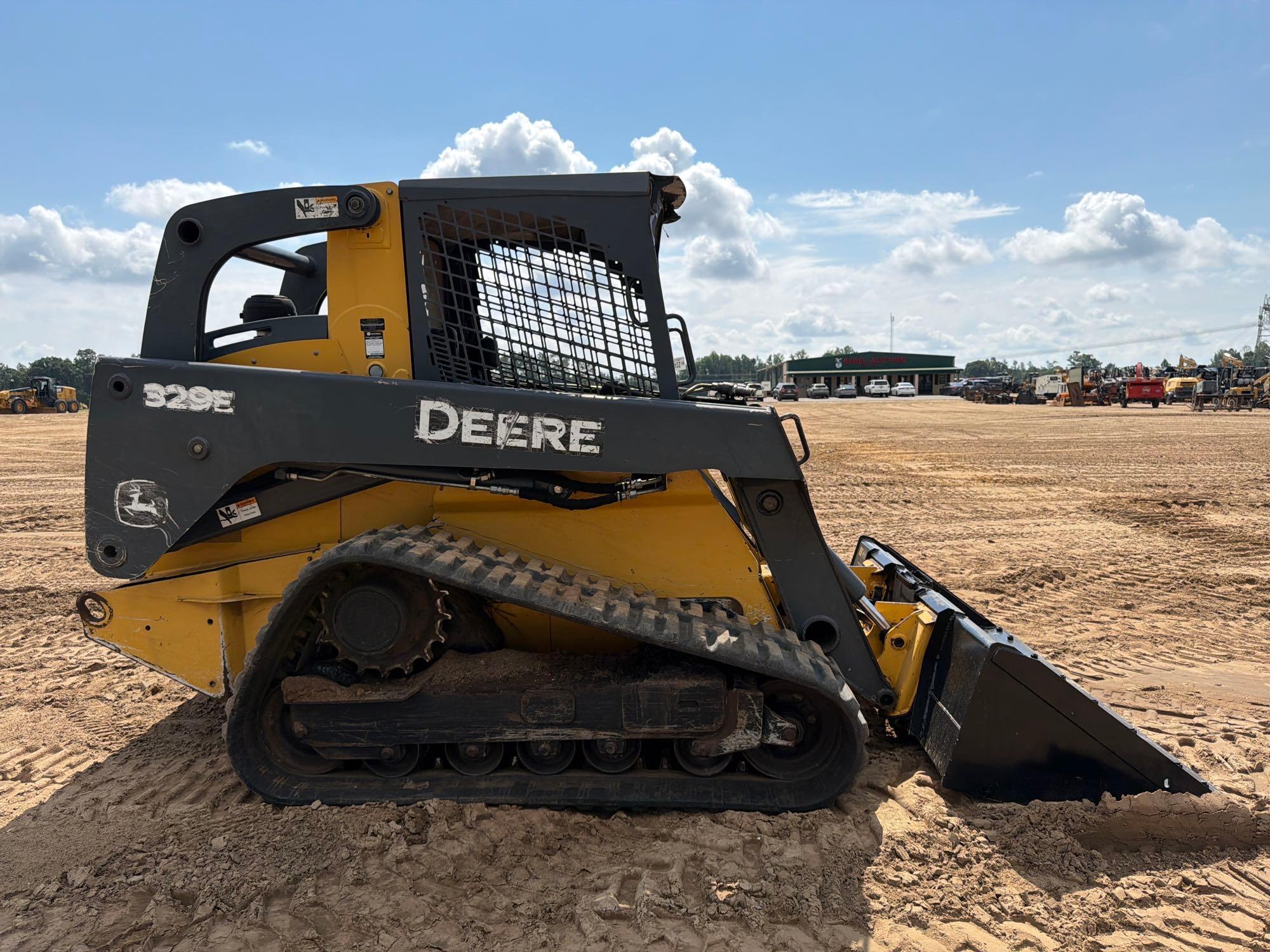2016 John Deere 329E