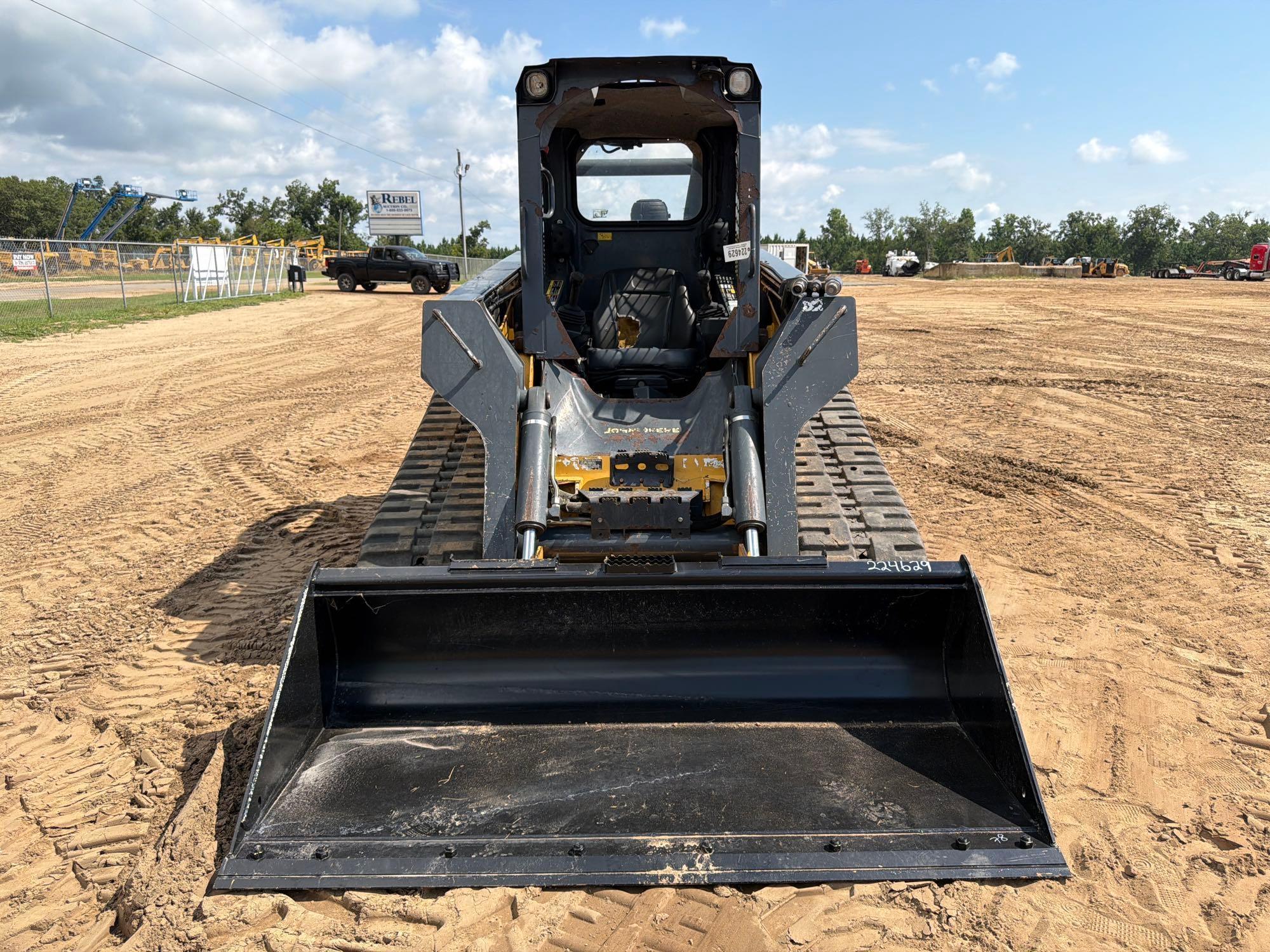 2016 John Deere 329E