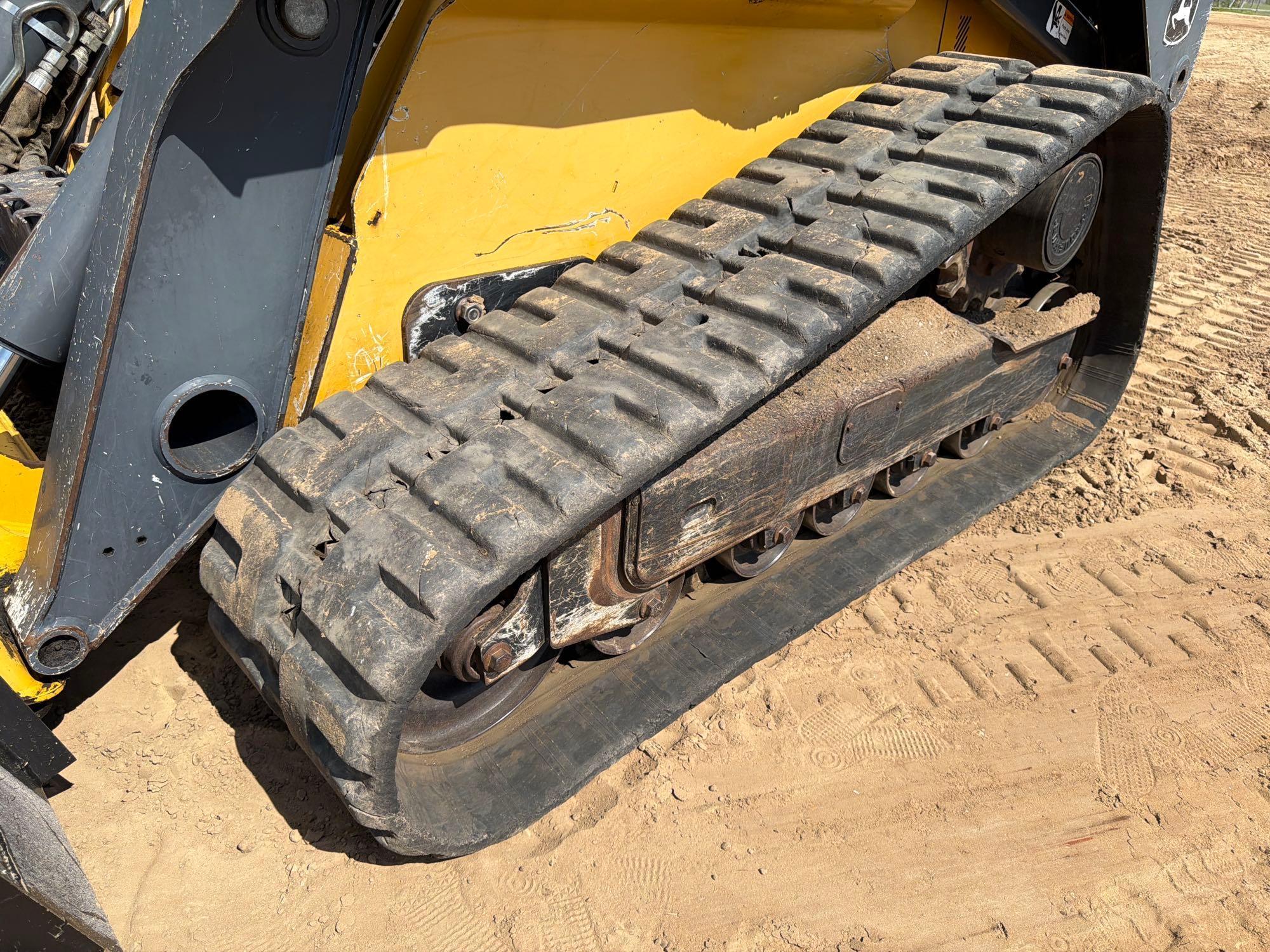 2016 John Deere 329E