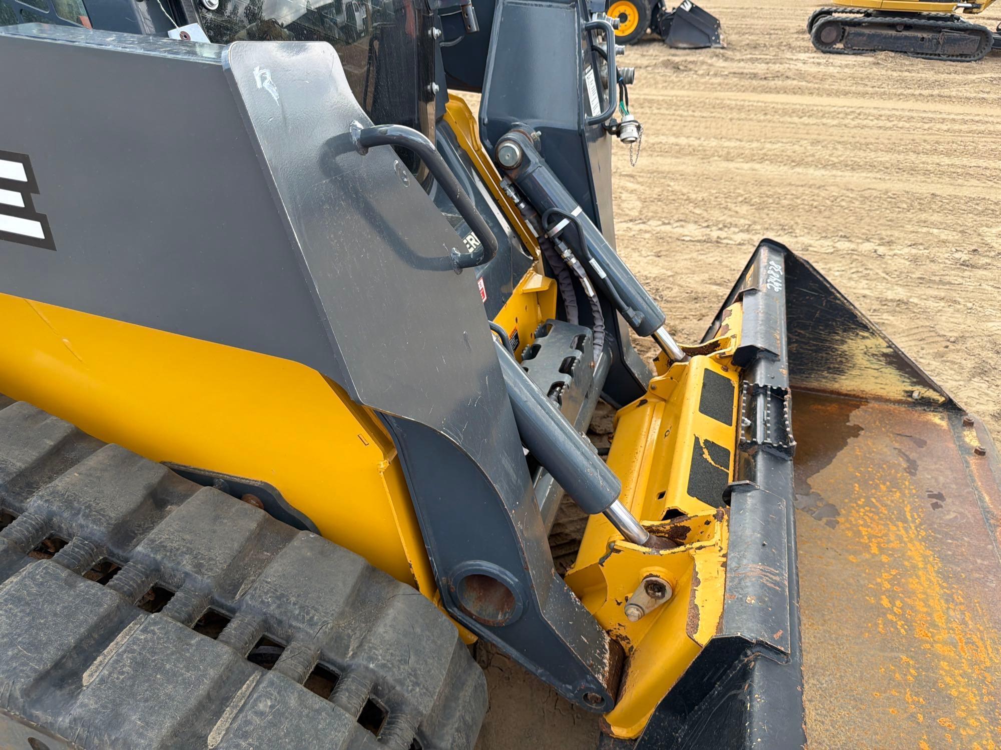 2023 John Deere 325G