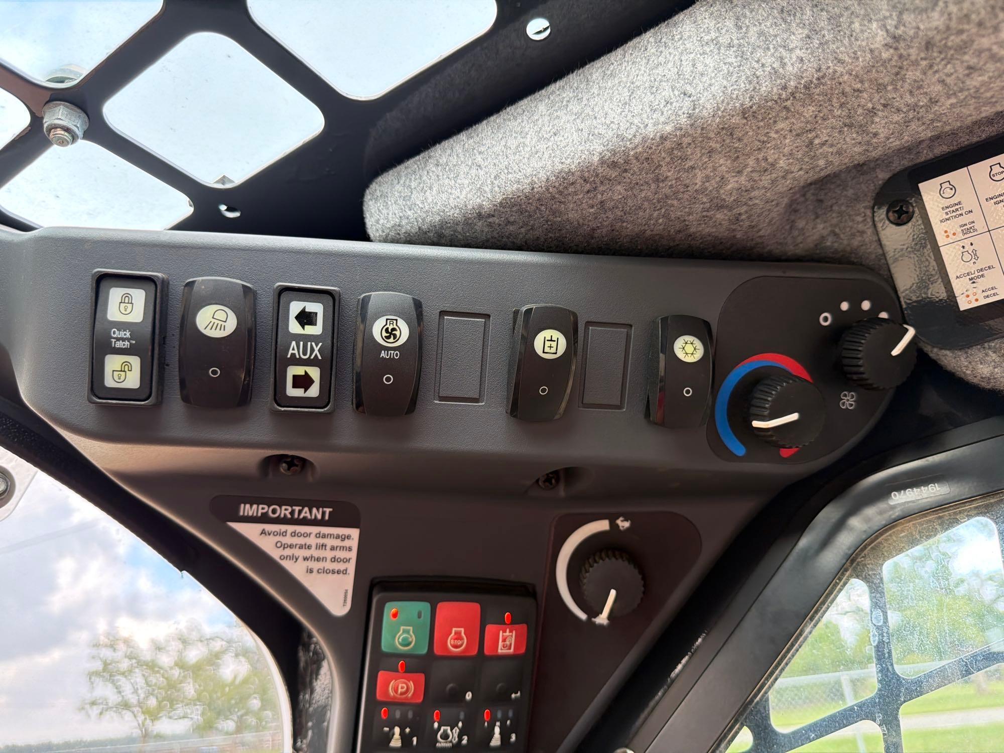 2023 John Deere 325G