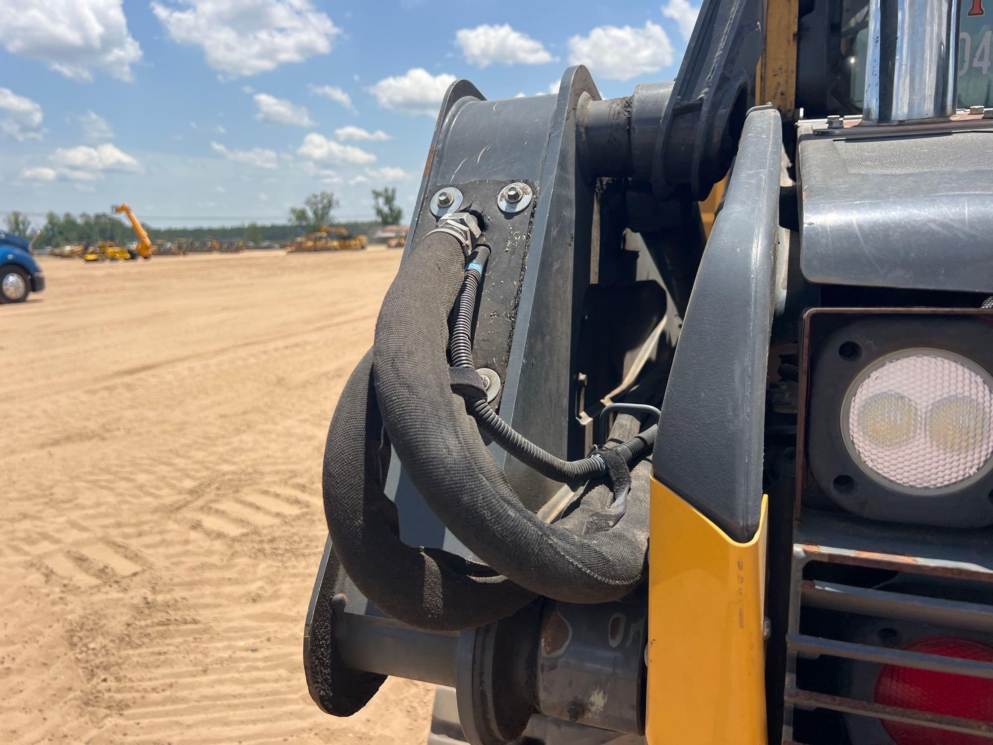 2023 John Deere 325G