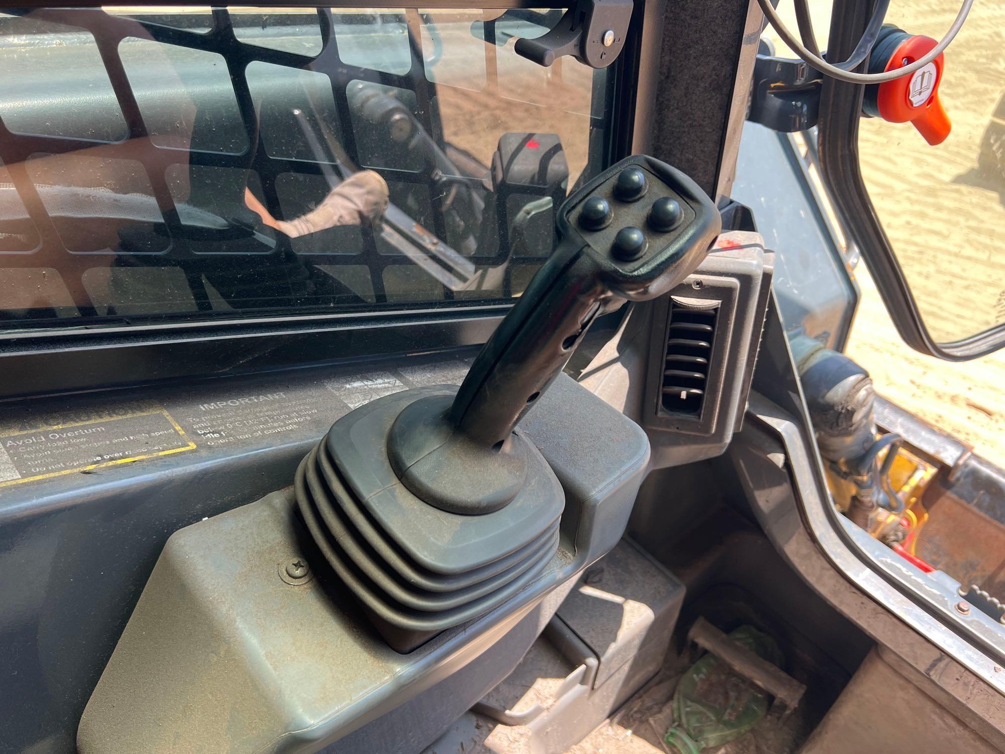 2023 John Deere 325G