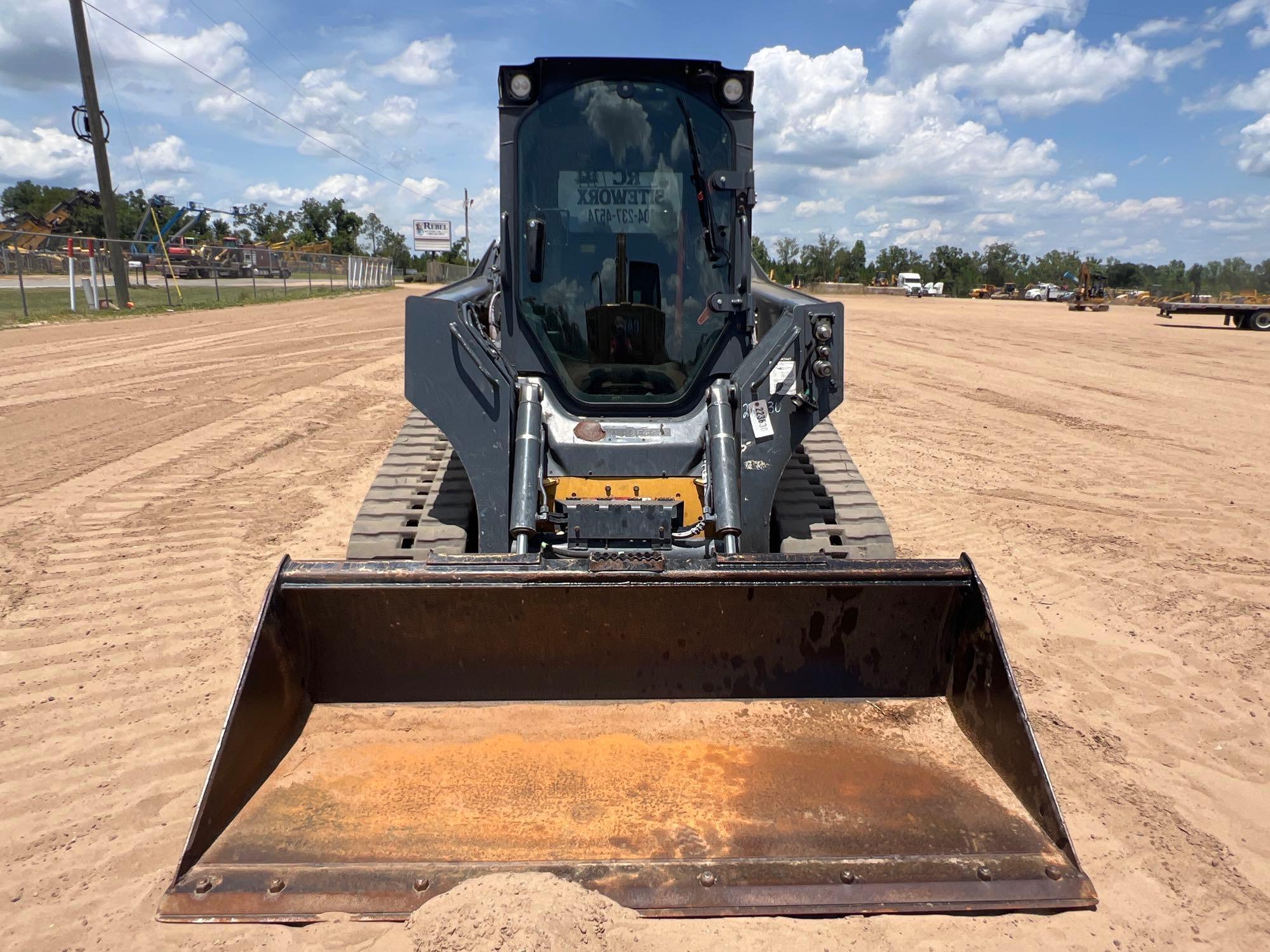 2023 John Deere 325G