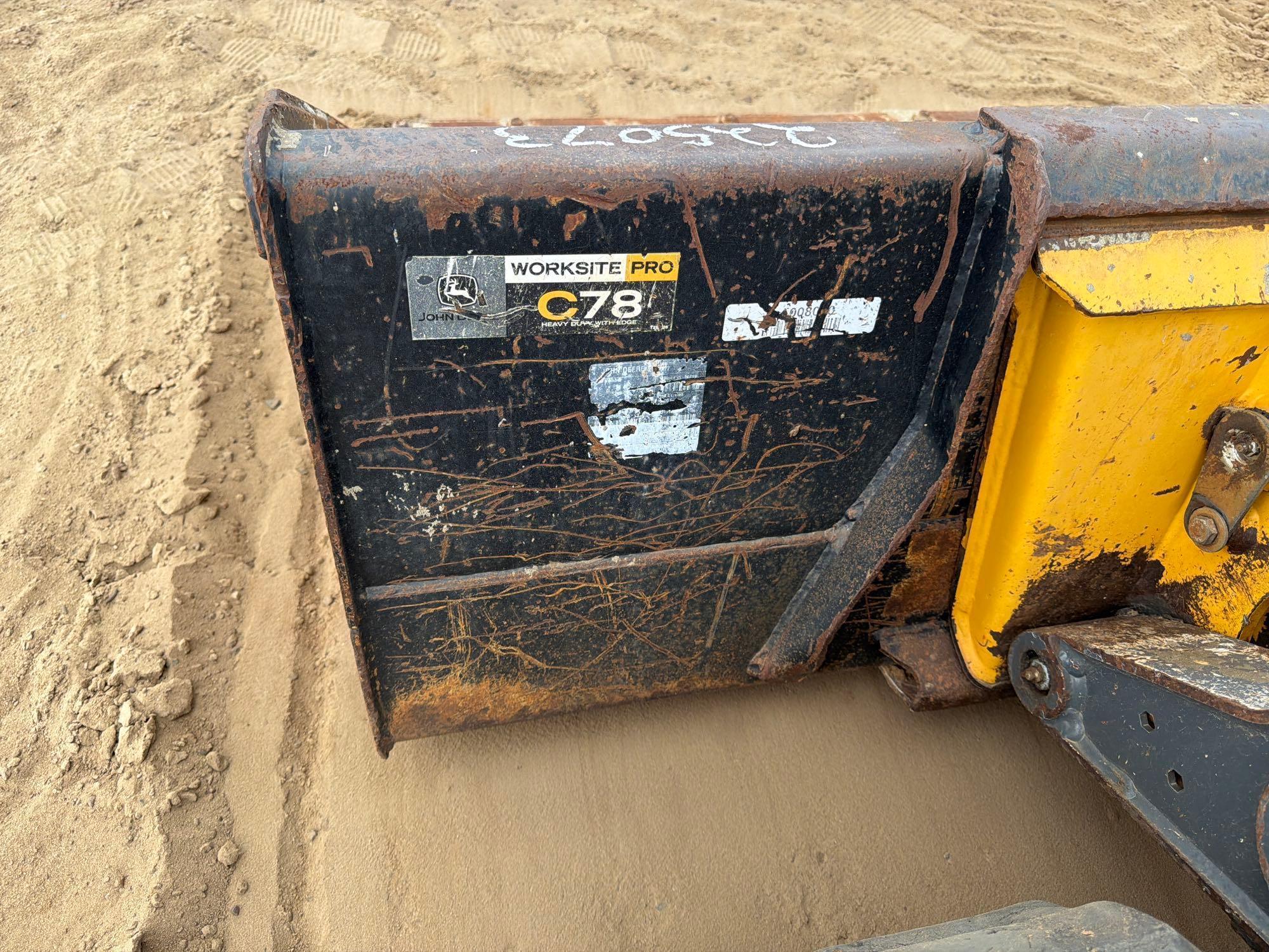 2018 John Deere 325G