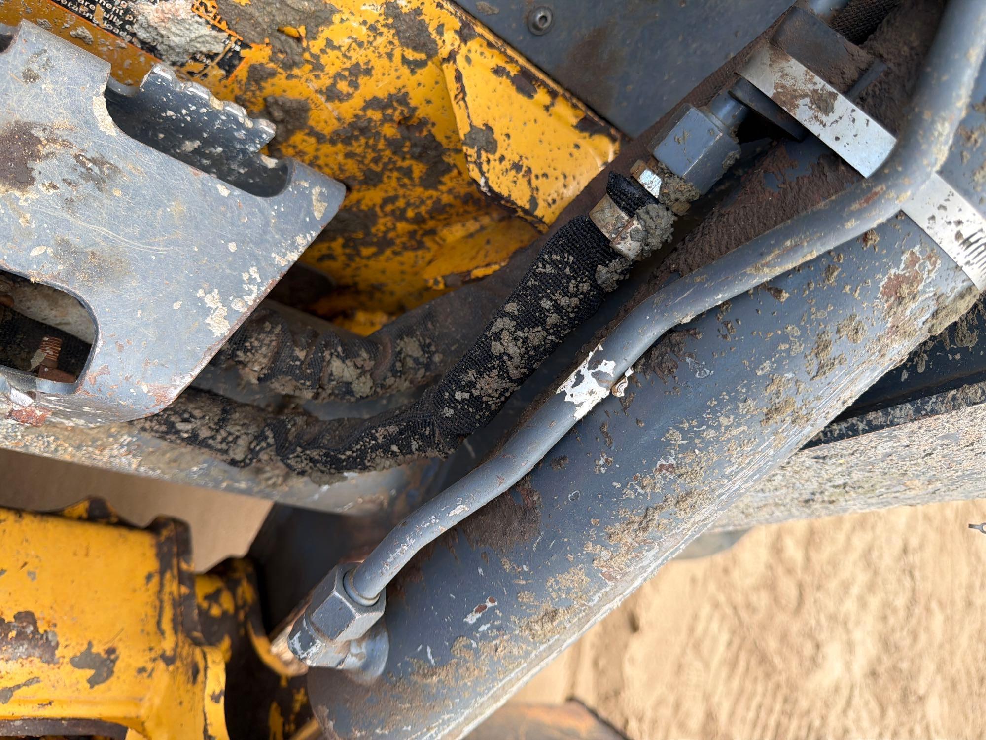 2018 John Deere 325G