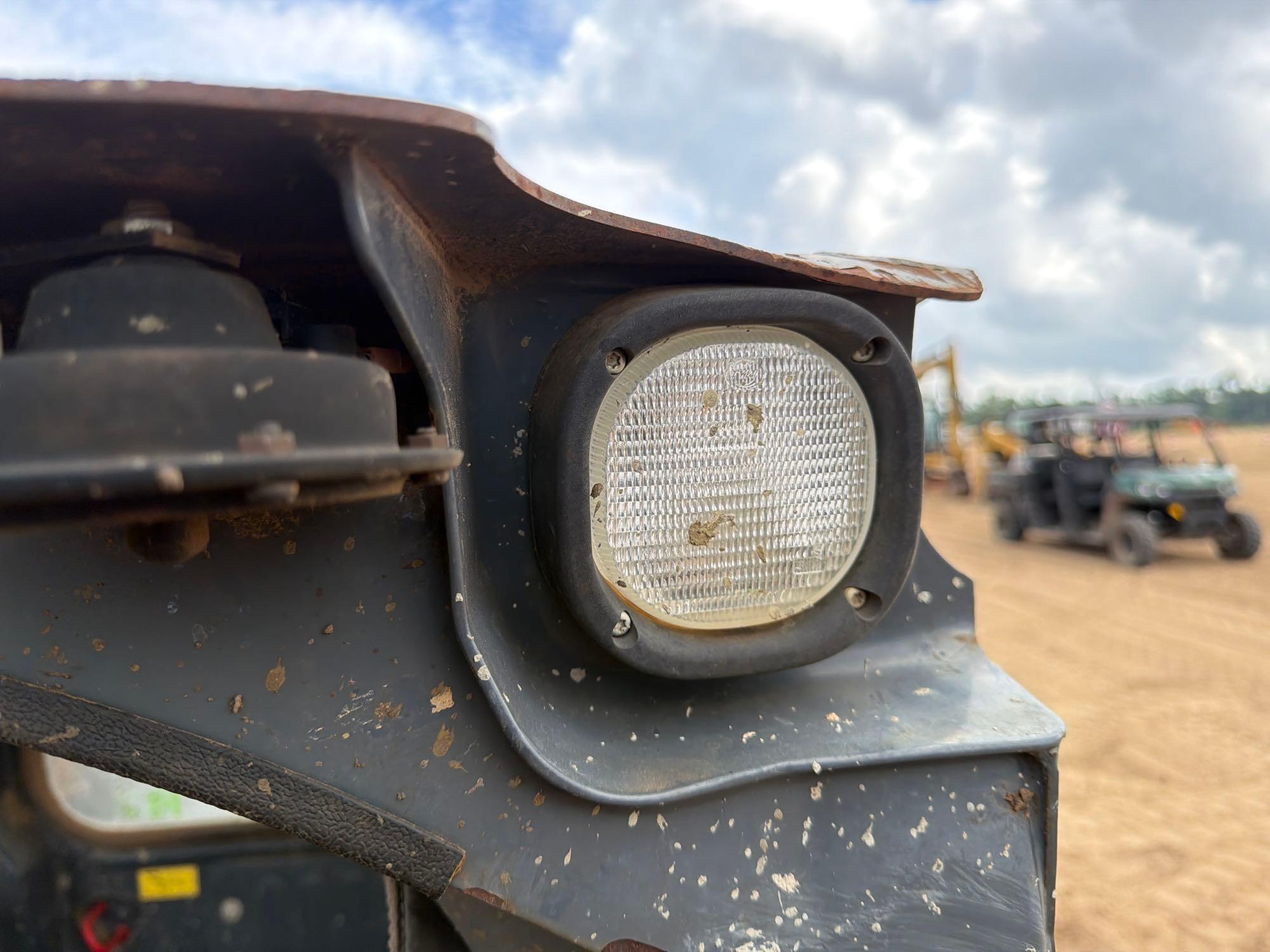 2018 John Deere 325G