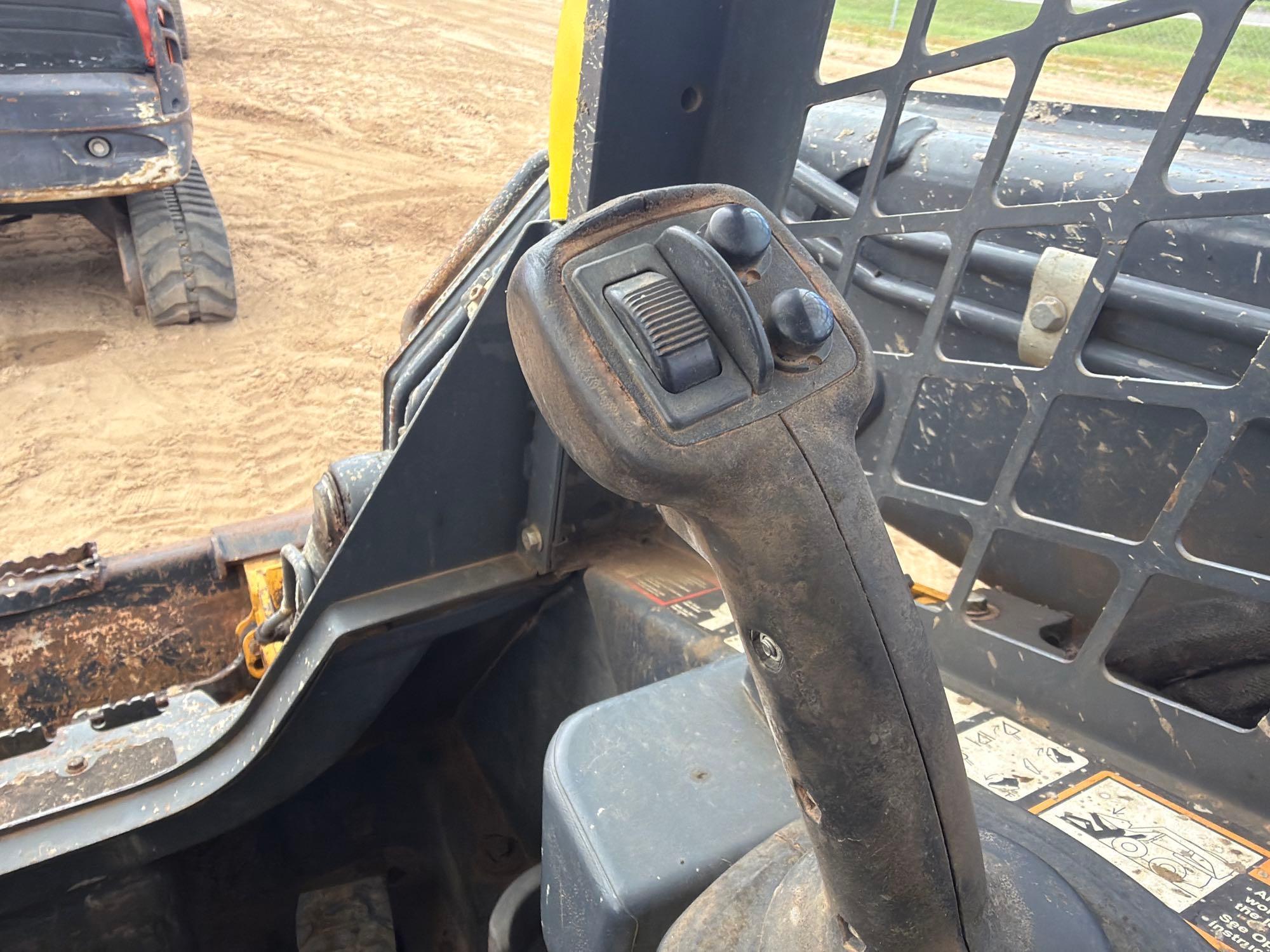 2018 John Deere 325G