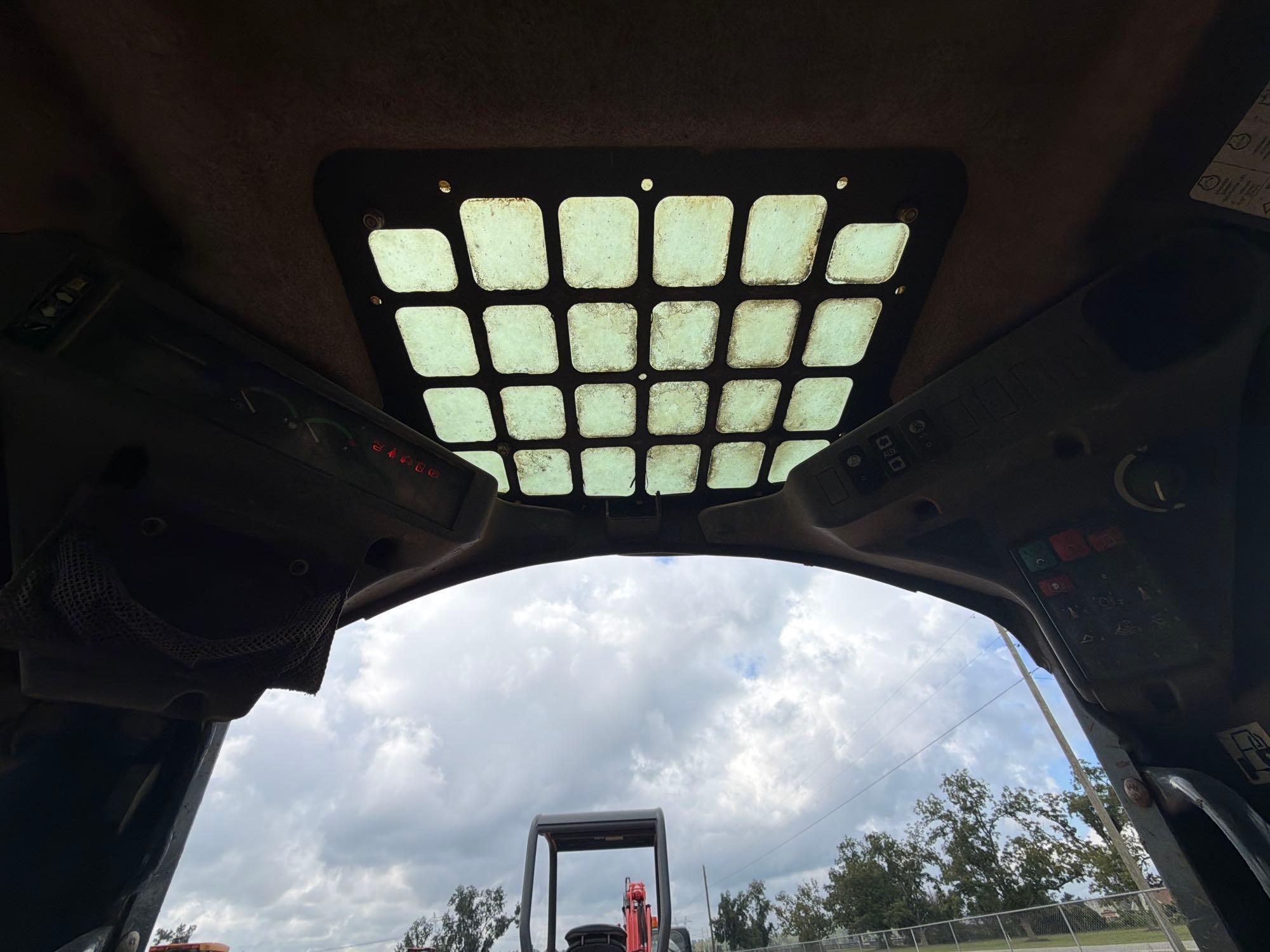 2018 John Deere 325G