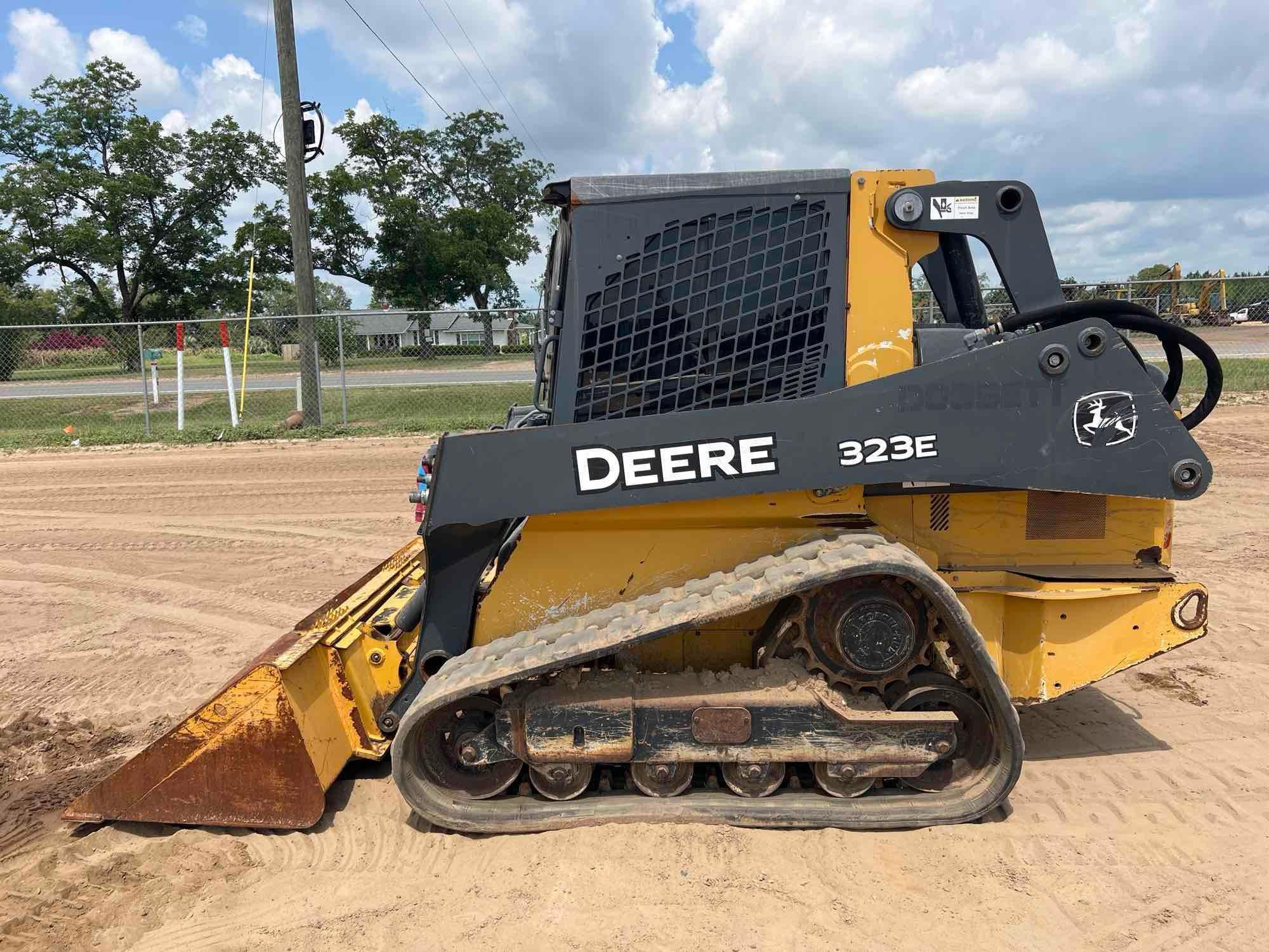 2015 John Deere 323E