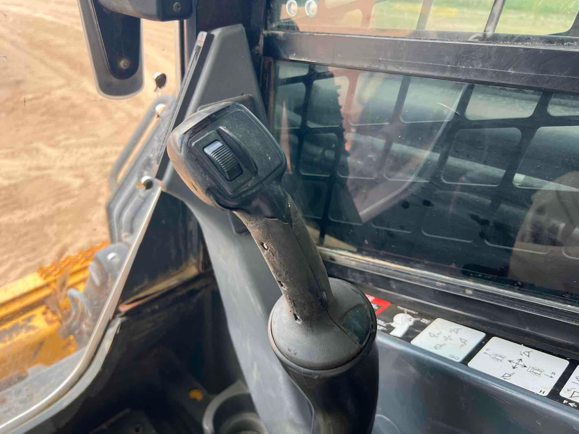 2015 John Deere 323E