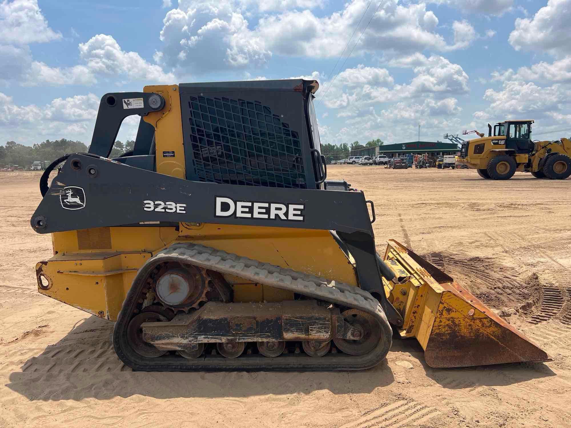 2015 John Deere 323E