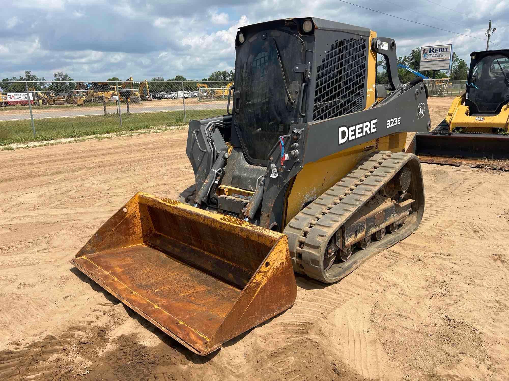 2015 John Deere 323E