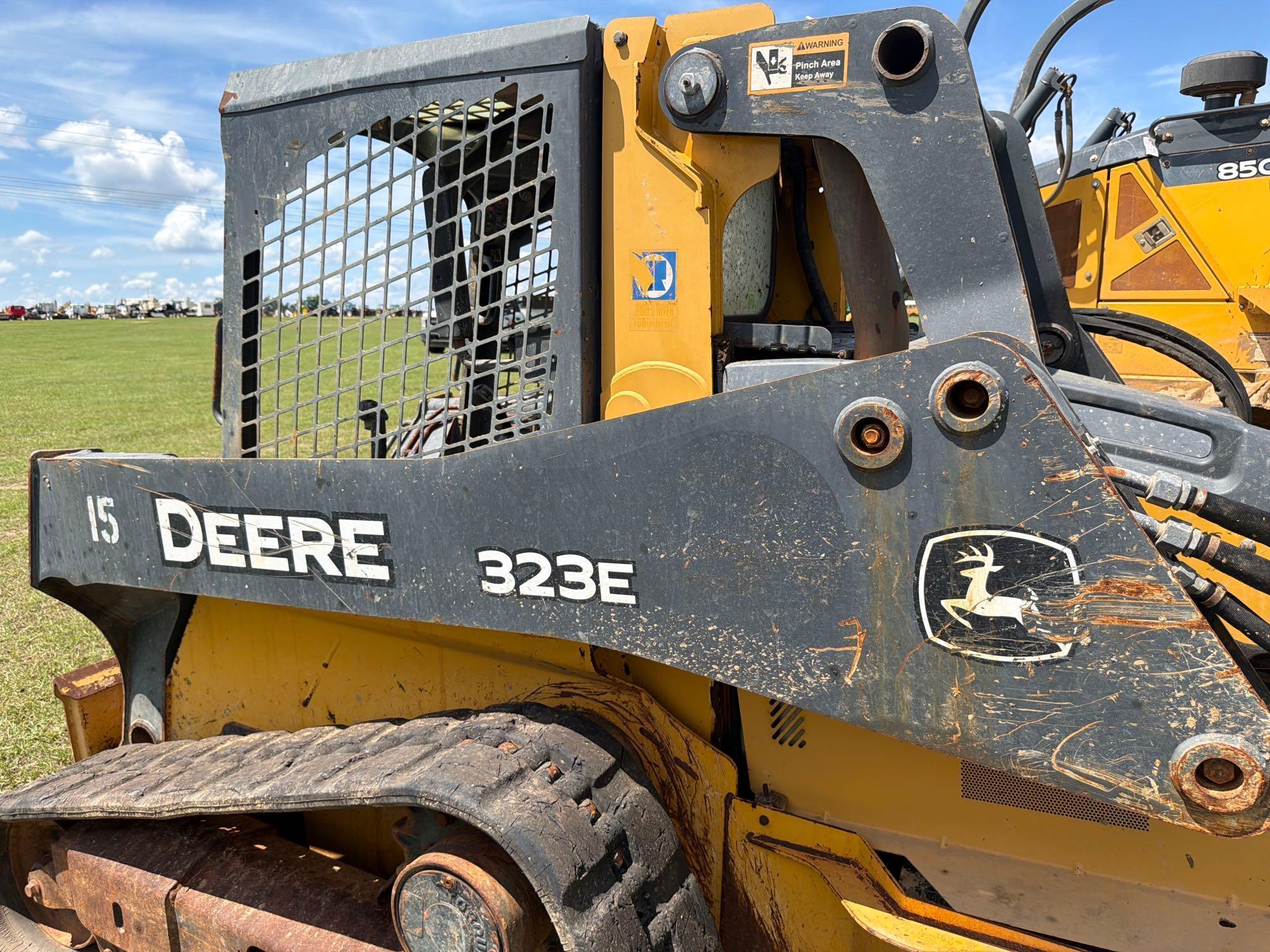 2017 John Deere 323E