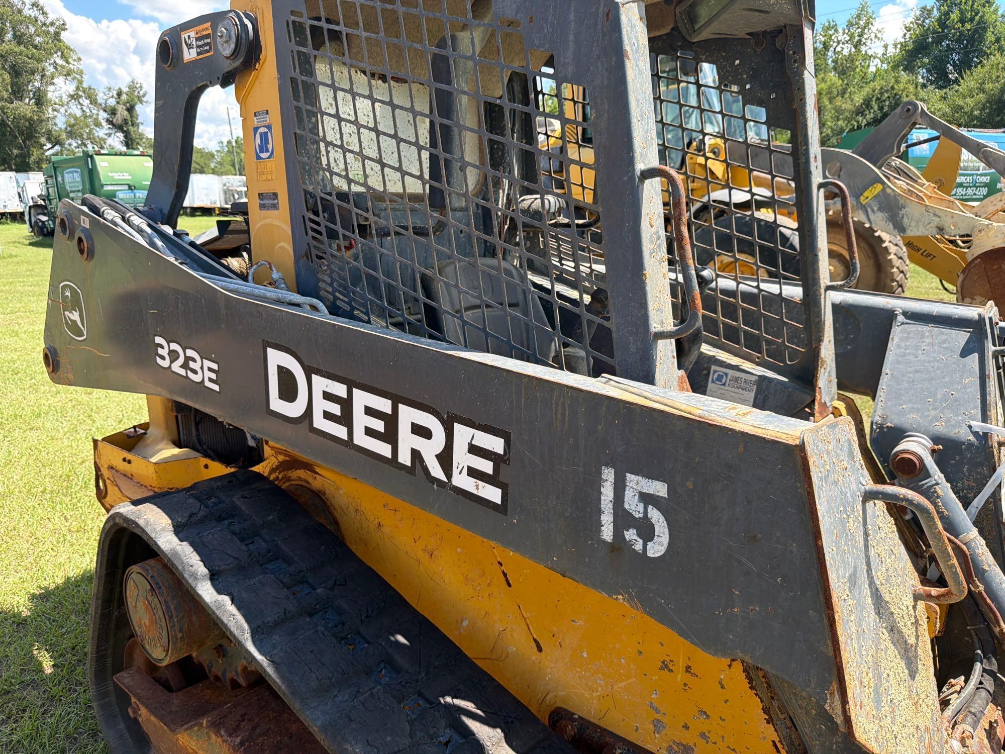 2017 John Deere 323E