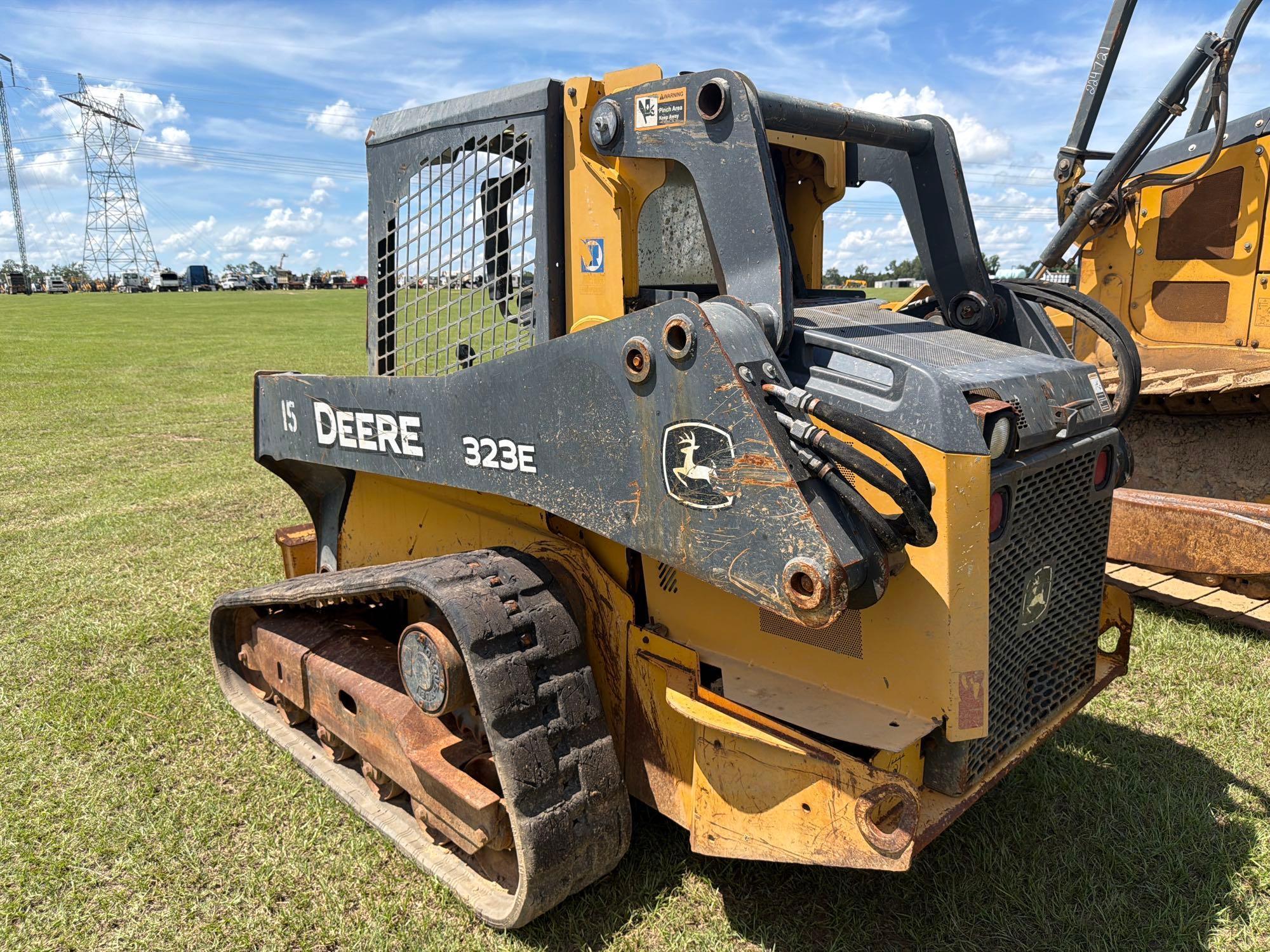 2017 John Deere 323E