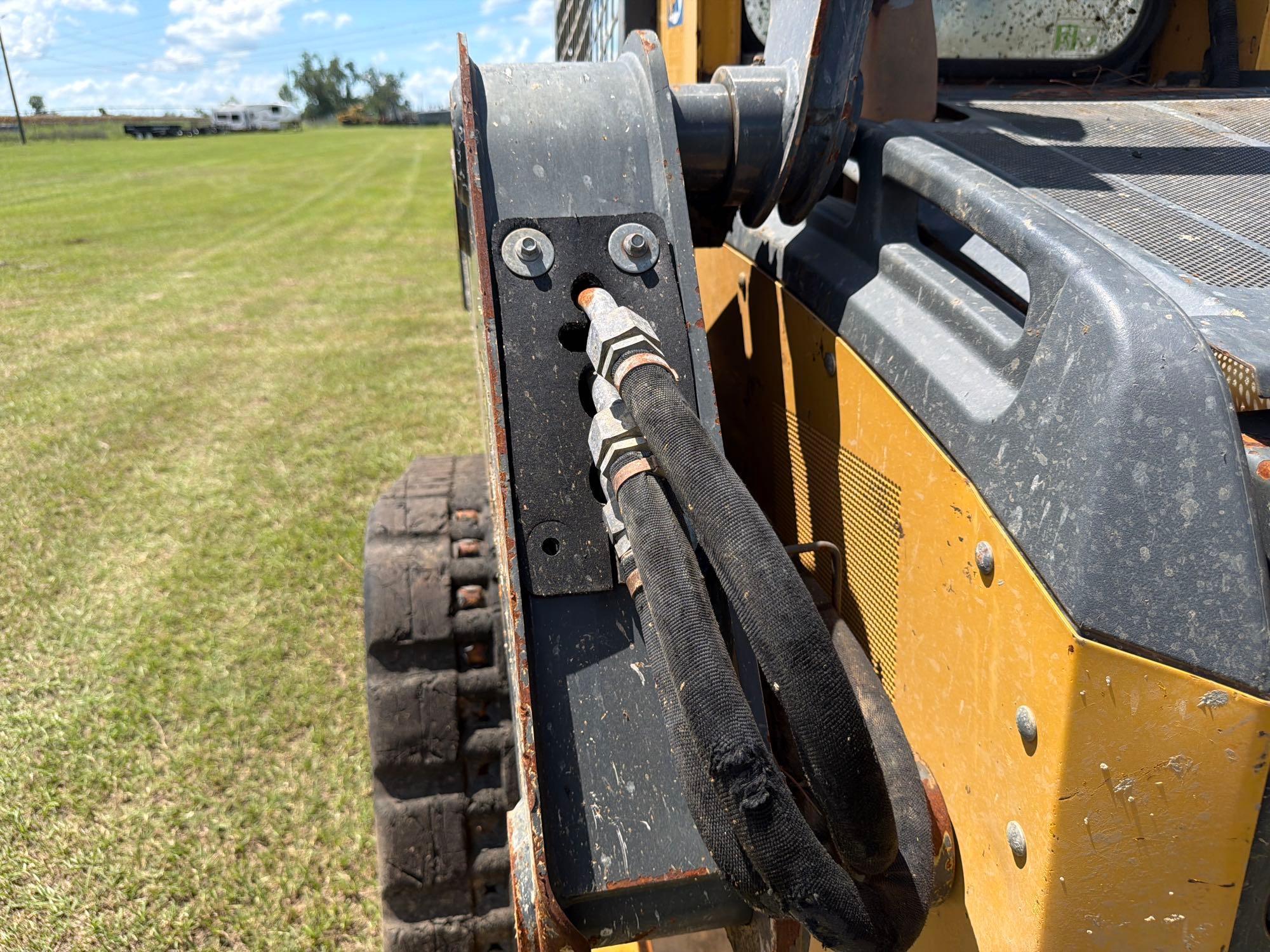 2017 John Deere 323E