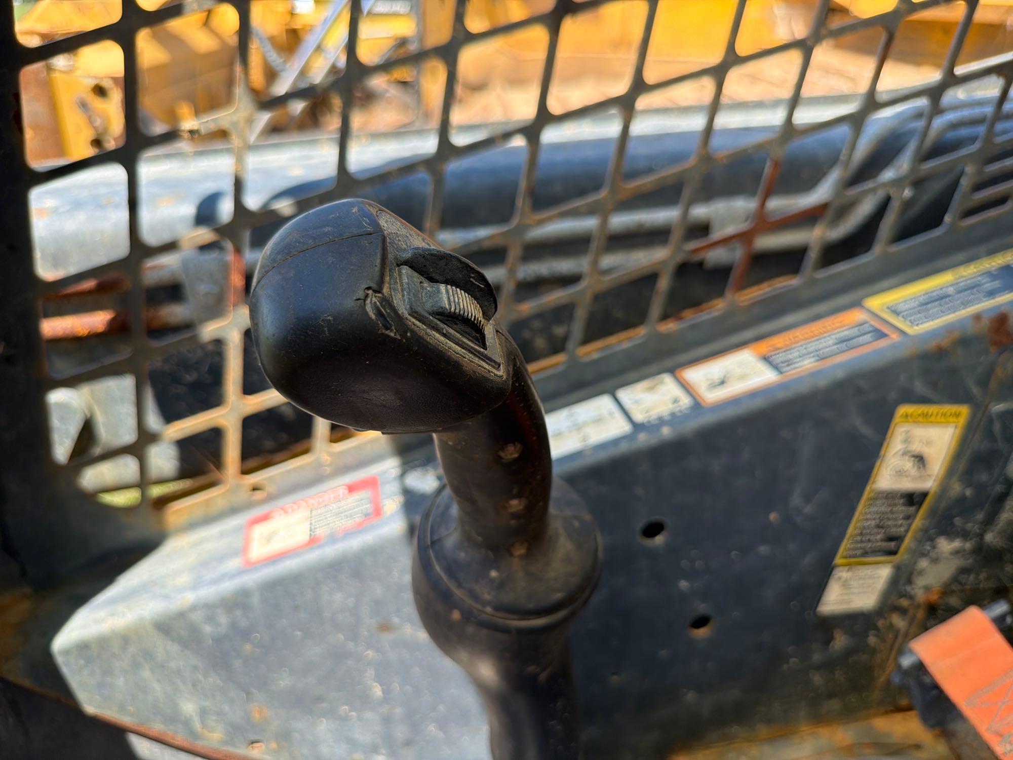 2017 John Deere 323E