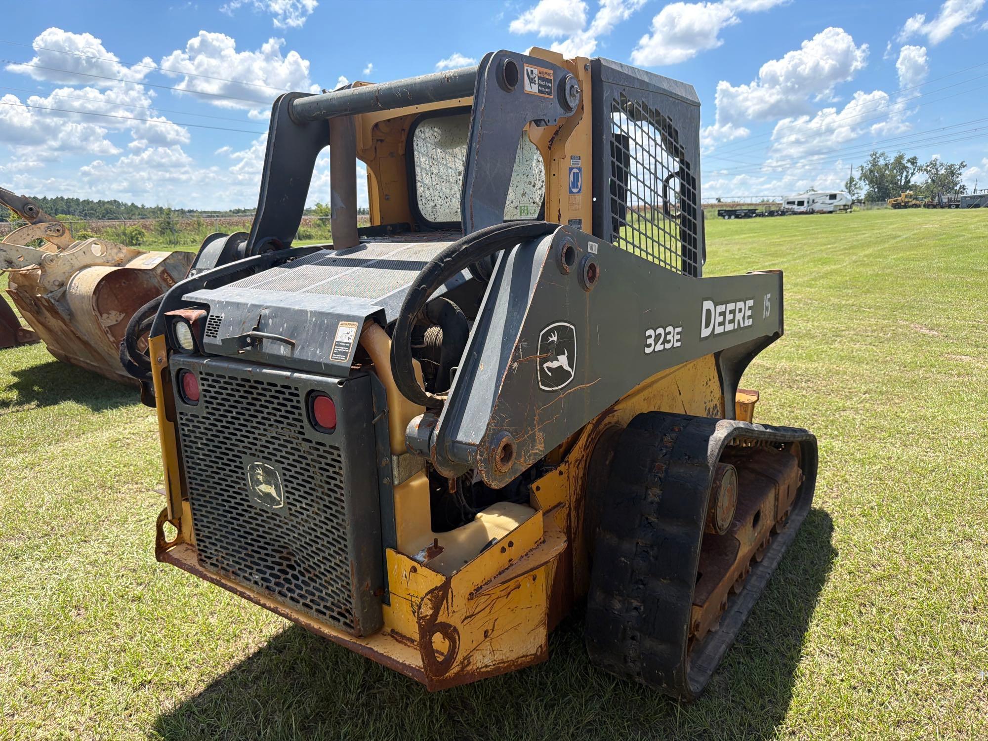 2017 John Deere 323E