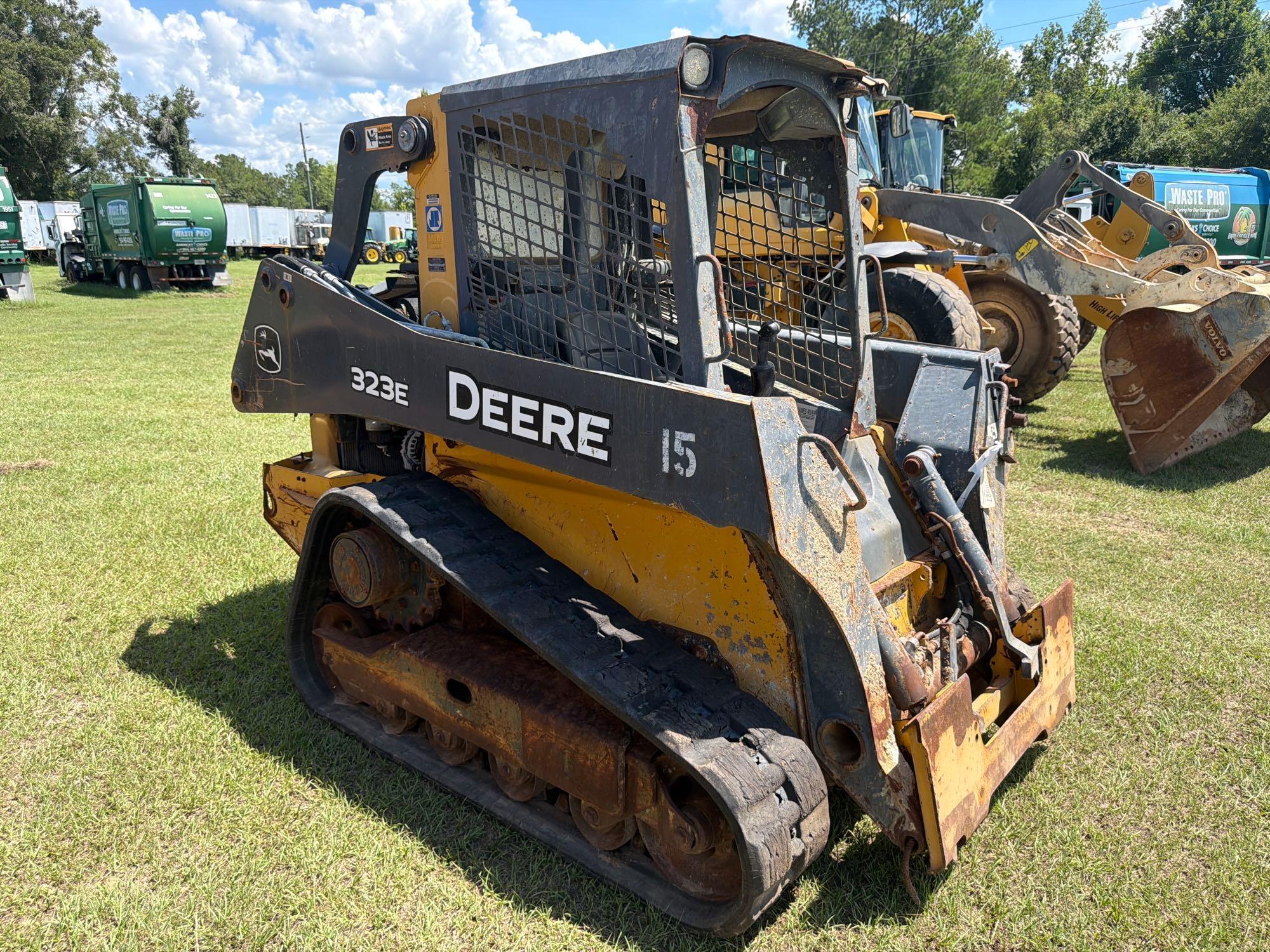 2017 John Deere 323E