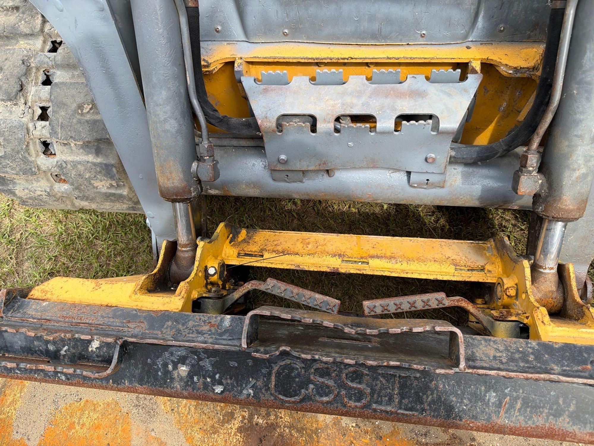 John Deere 323D