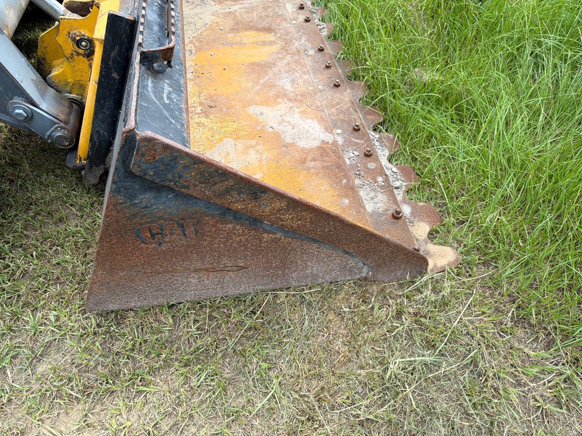 John Deere 323D