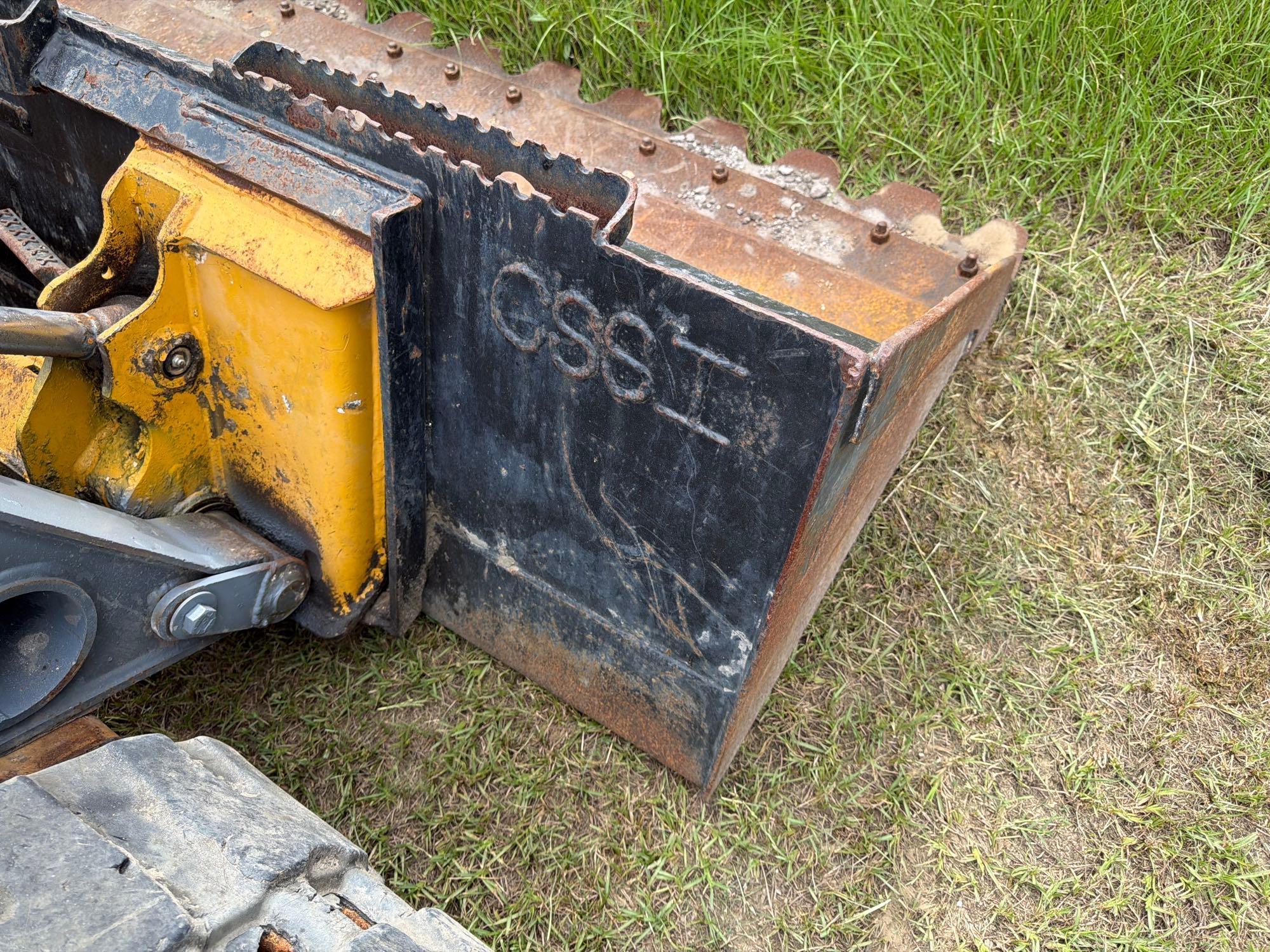 John Deere 323D