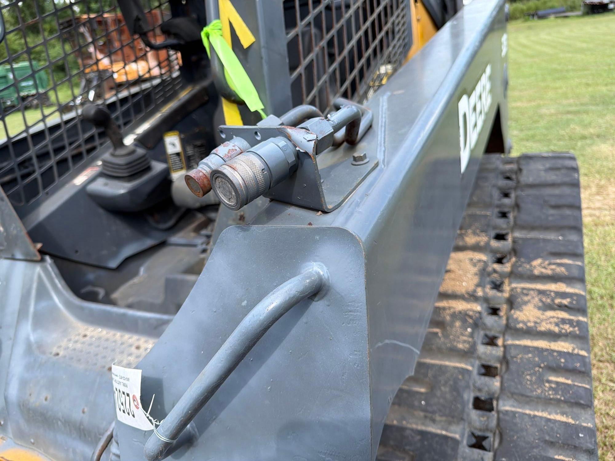 John Deere 323D