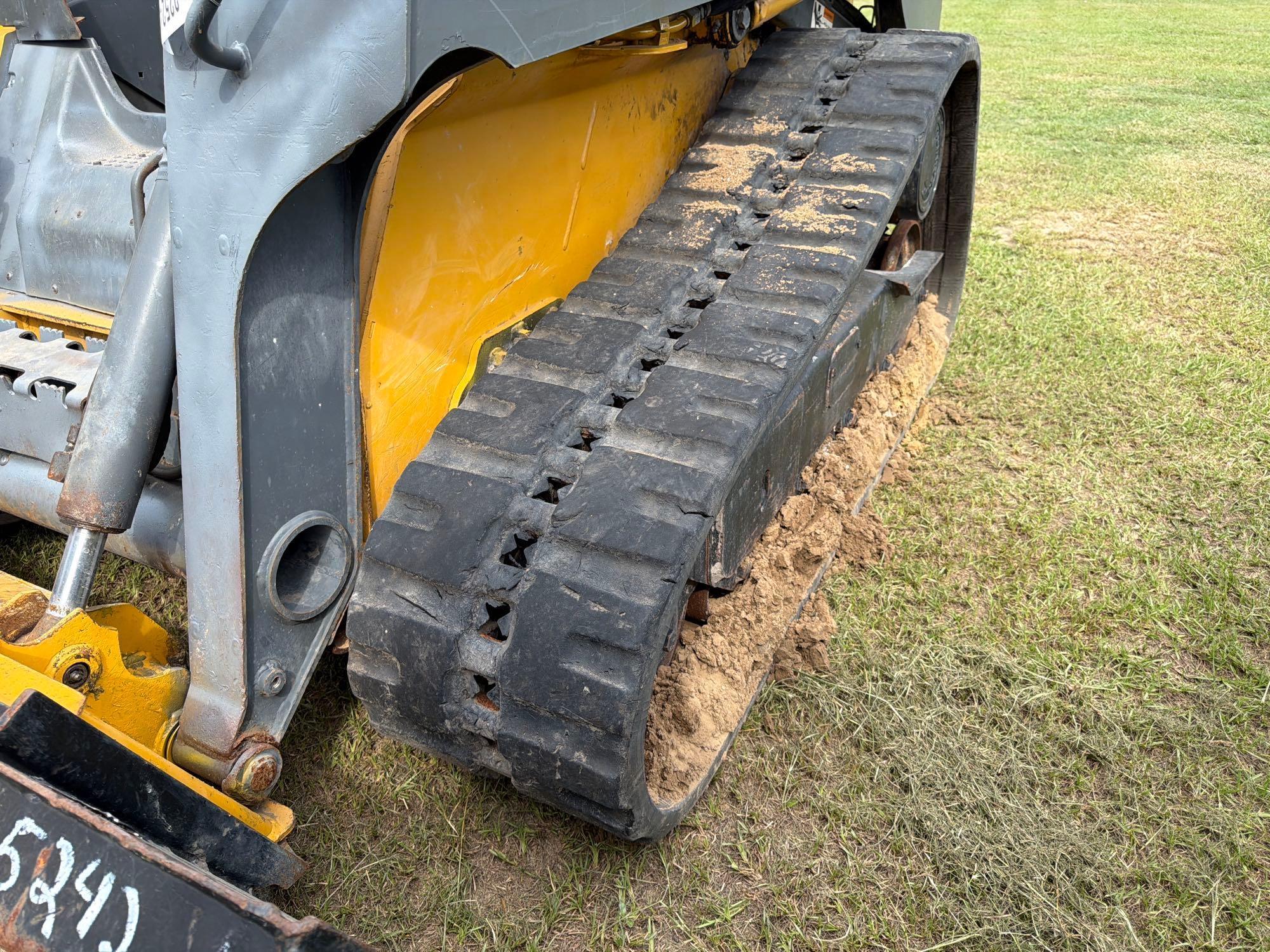 John Deere 323D