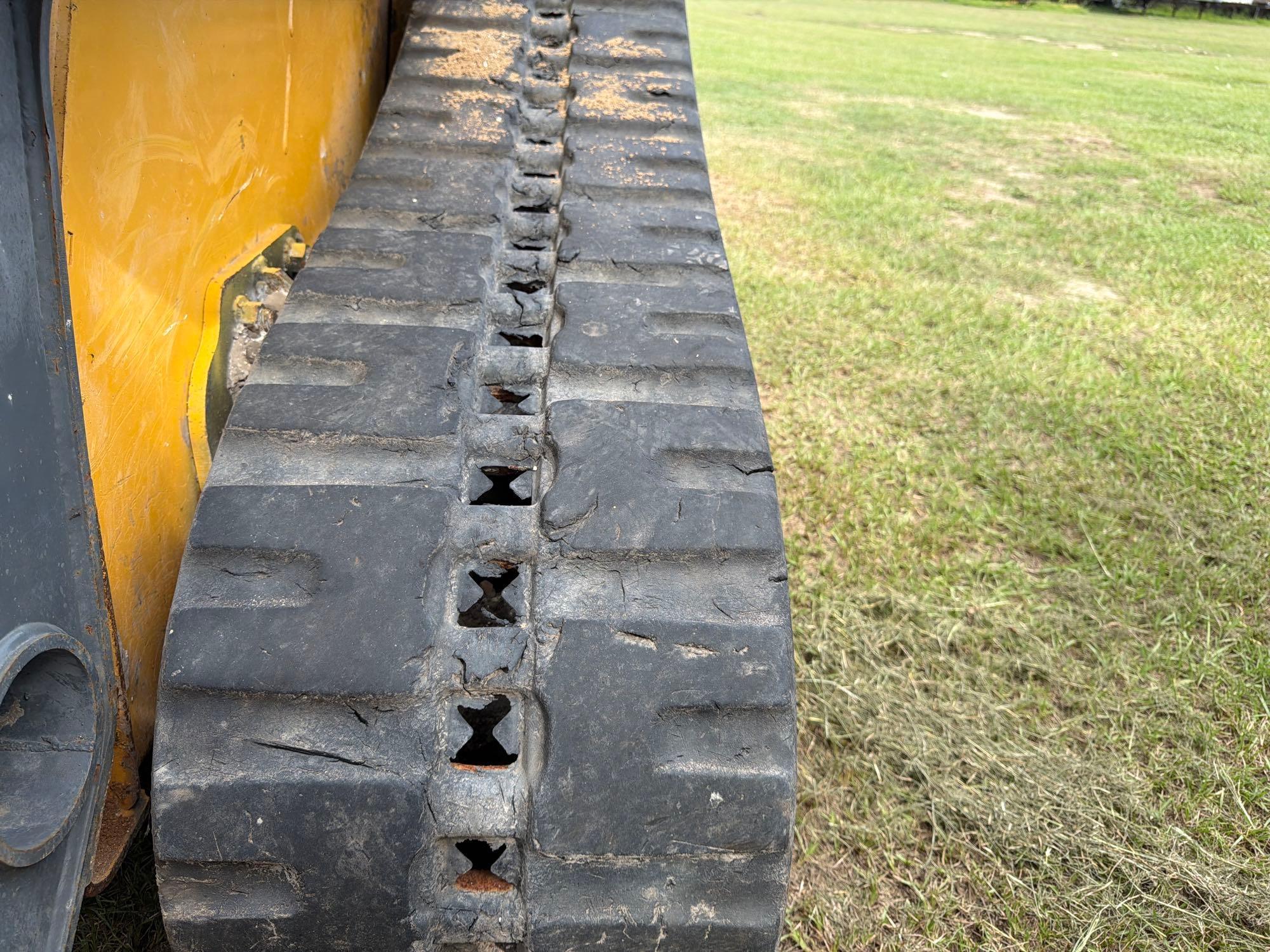 John Deere 323D