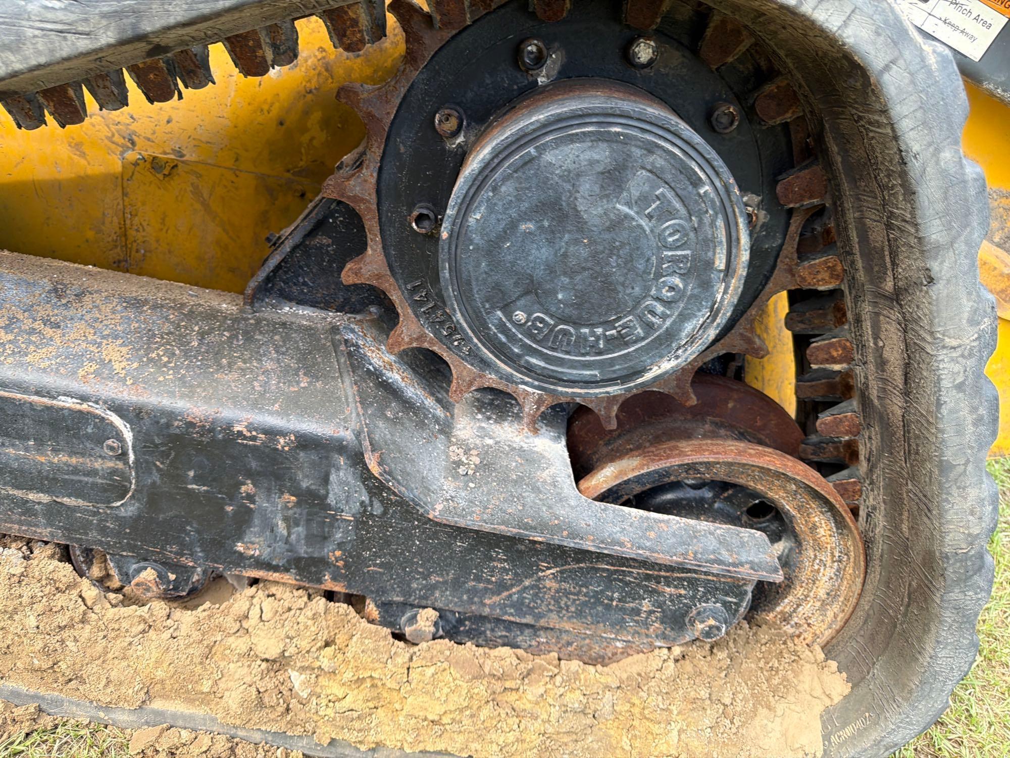 John Deere 323D